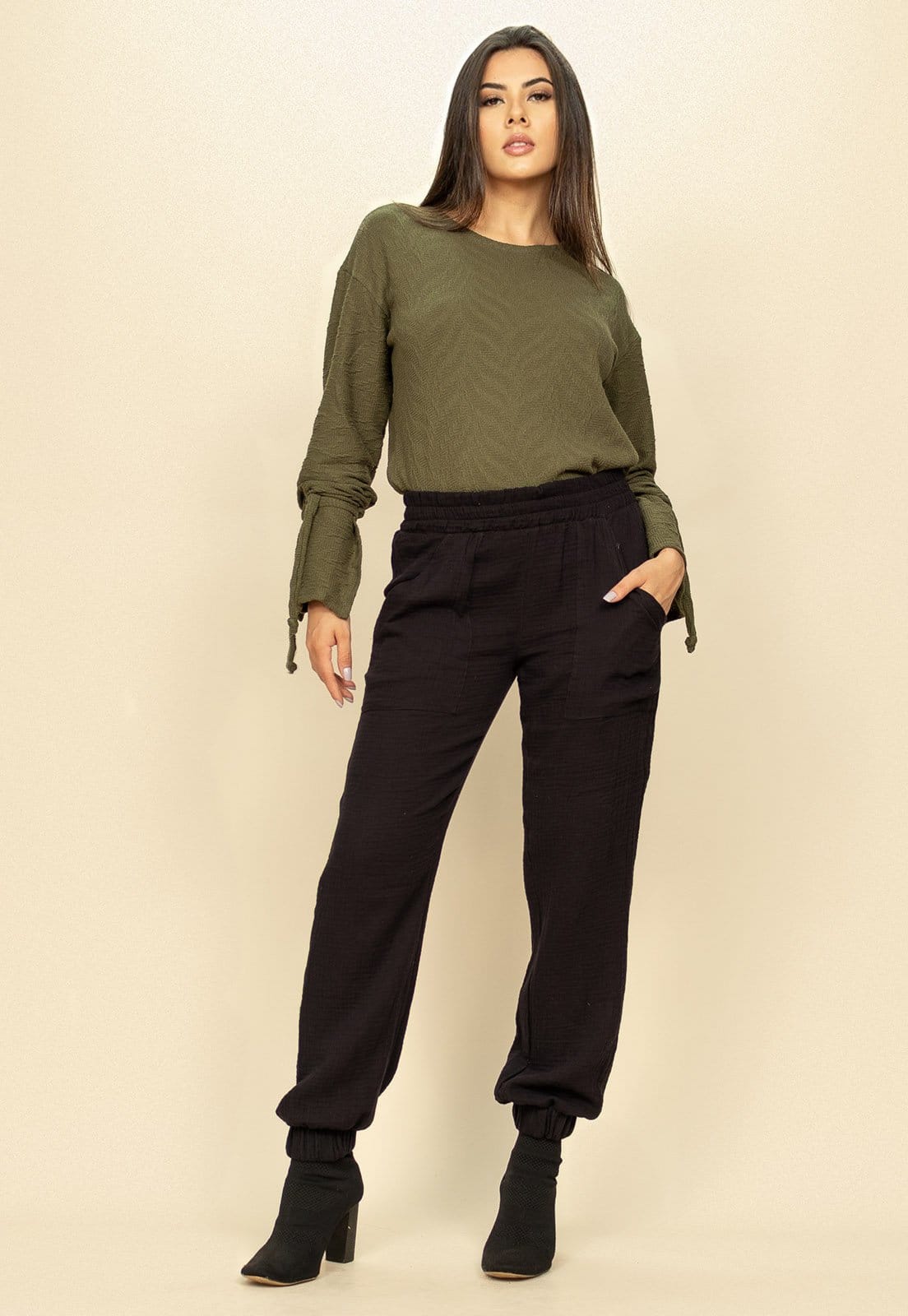 Vista 2 Calça Piaba de Algodão Preto Amazonia Vital verde militar