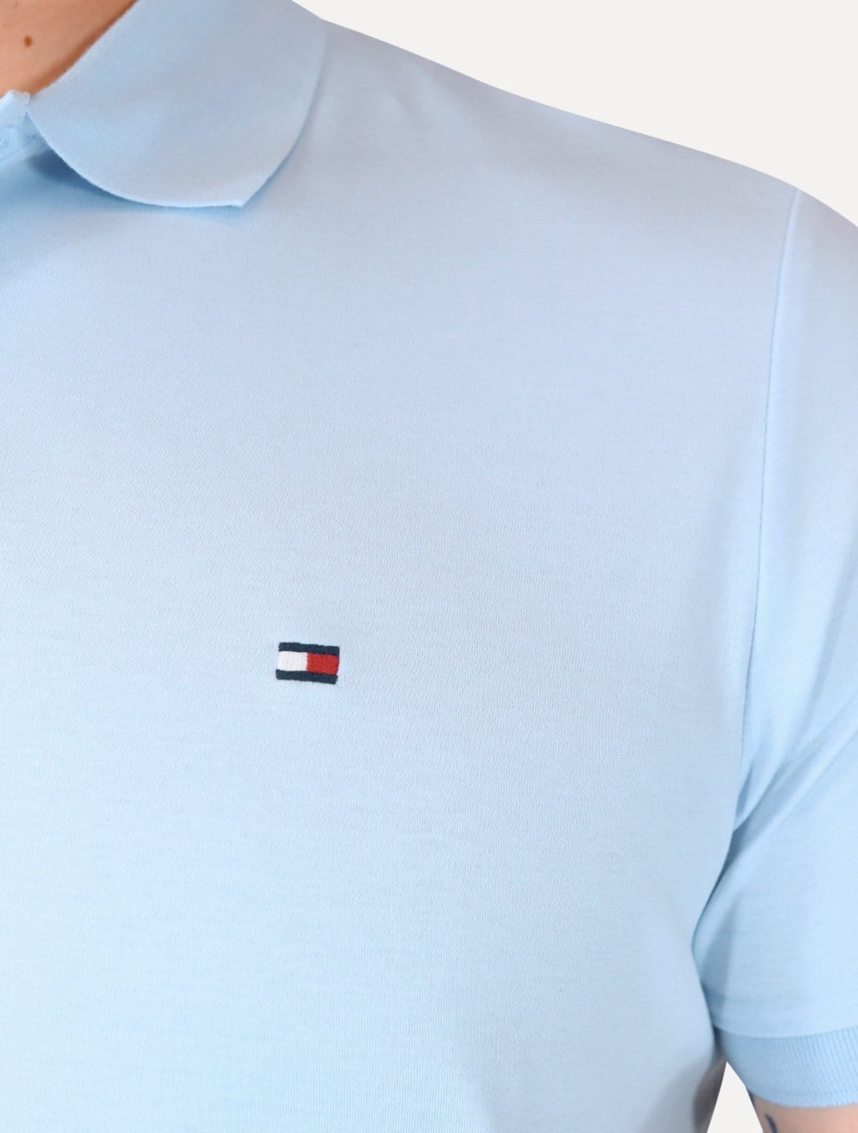 Vista 2 Polo Tommy Hilfiger Masculina Malha Liquid Cotton Seasonal Caribe Tommy Hilfiger azul