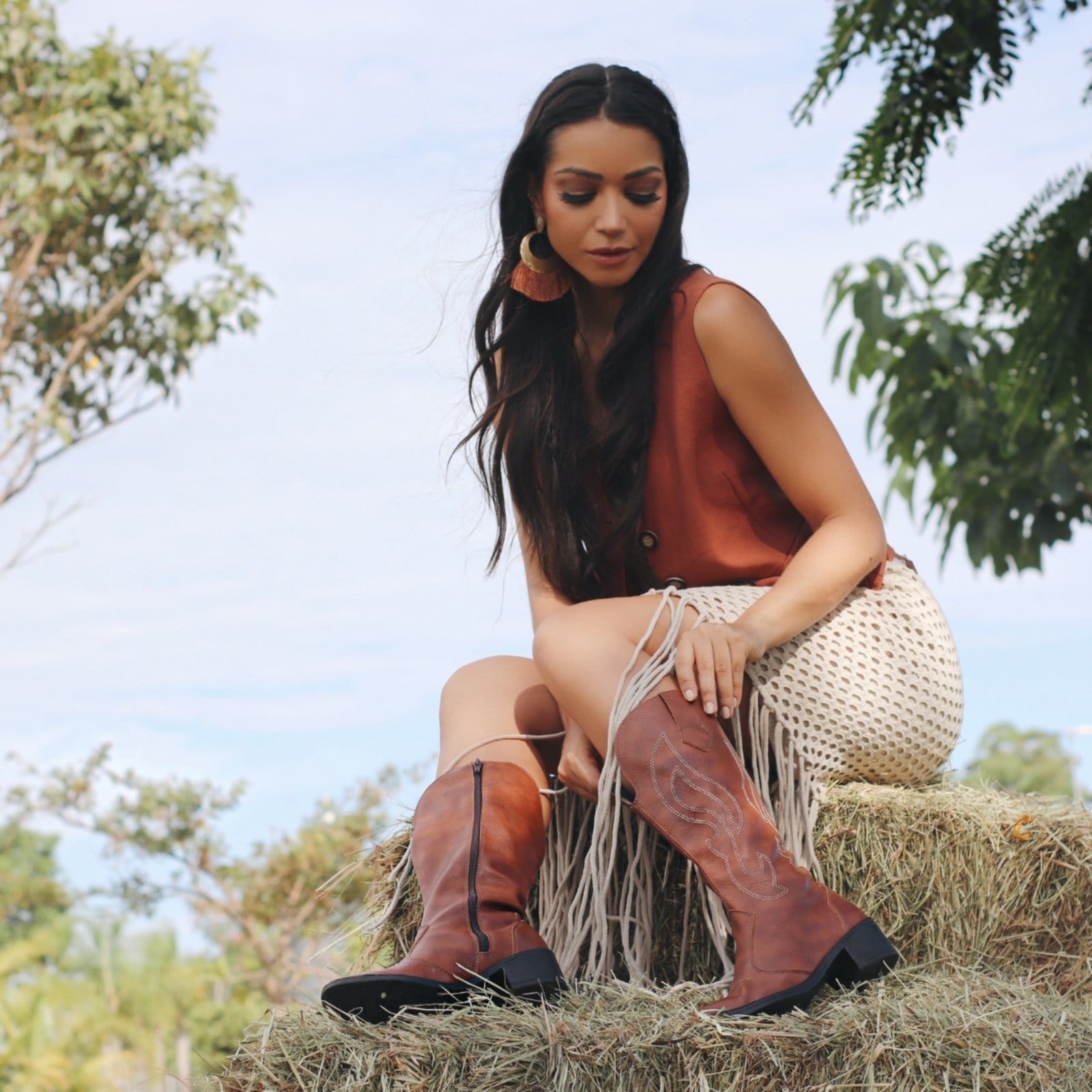 Vista 2 Bota Western Feminina Wit Shoes Cano Alto Texana Cowboy Bico Fino Wit Shoes café/caramelo/castanho/marrom wit