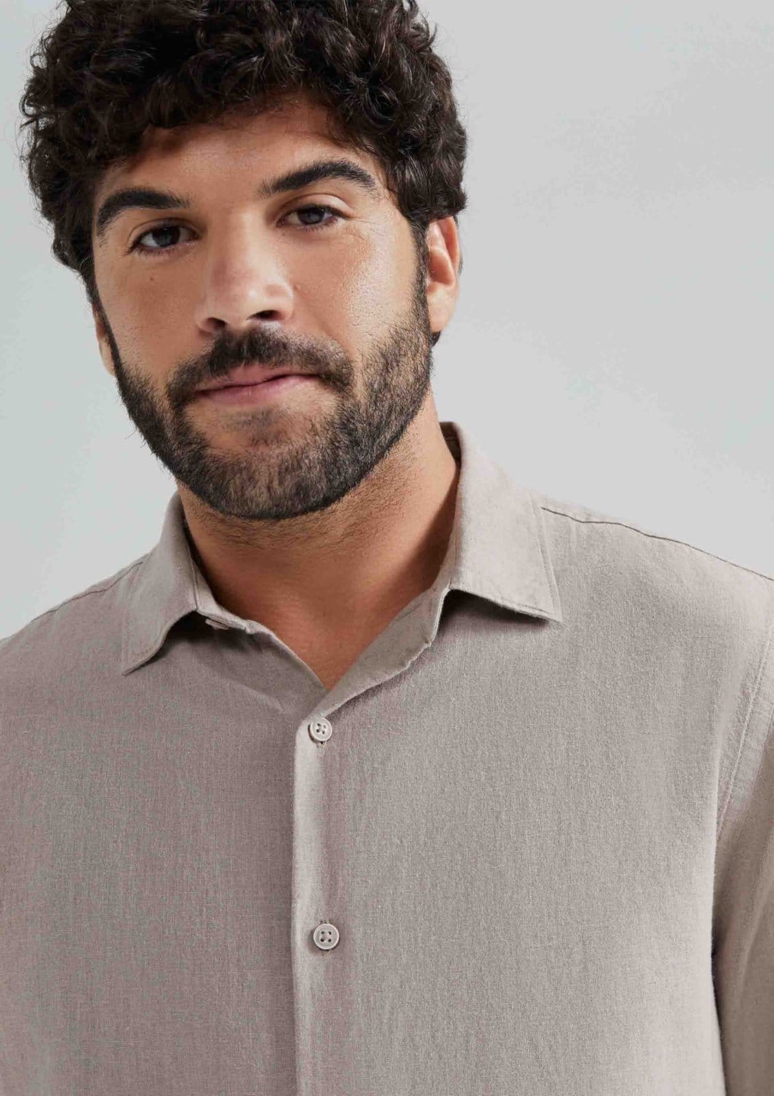 Vista 2 Camisa Masculina Manga Longa Slim Com Linho Hering bege