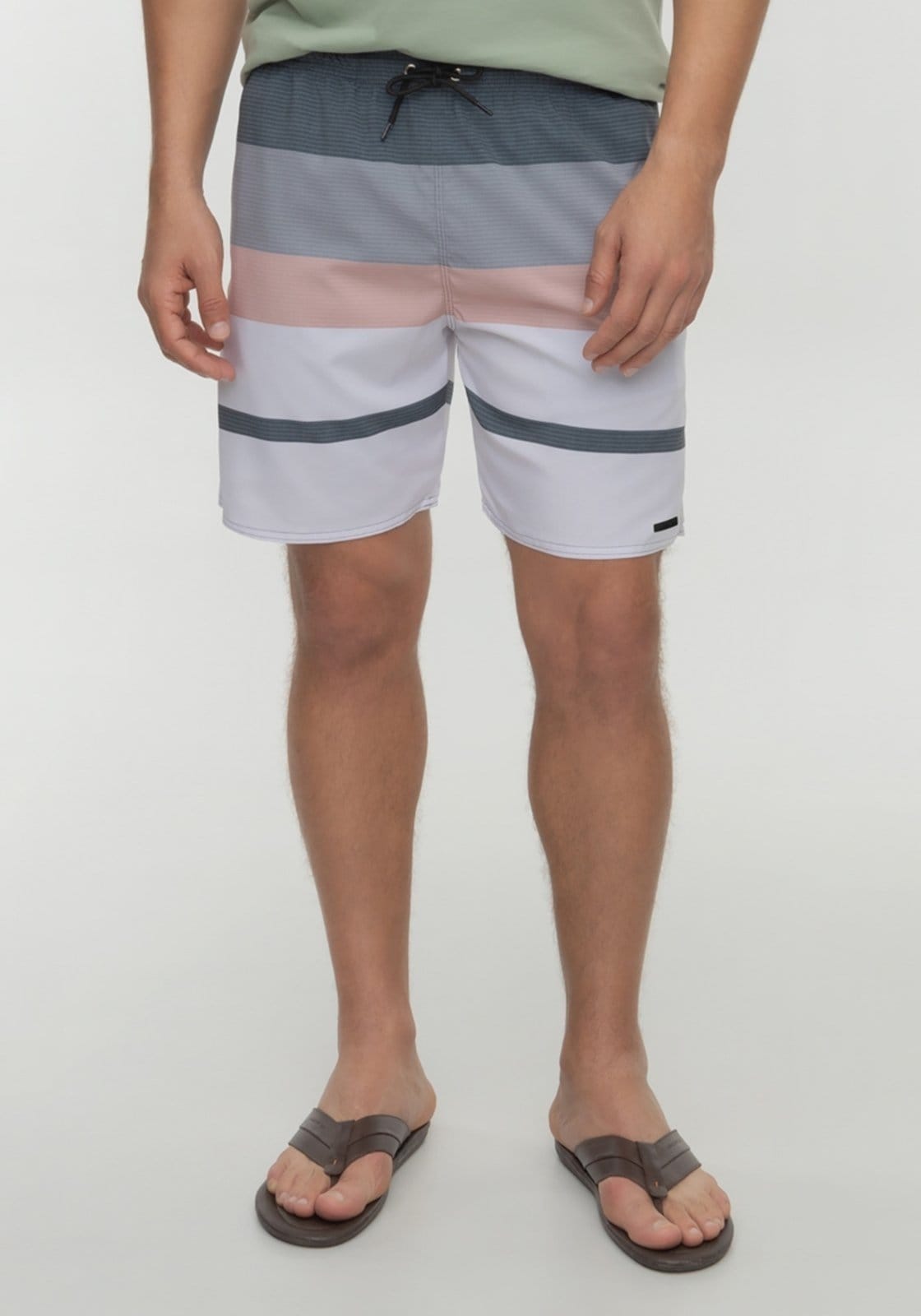 Shorts Estampado Com Bolso E Cadarço Em Tecido Plano