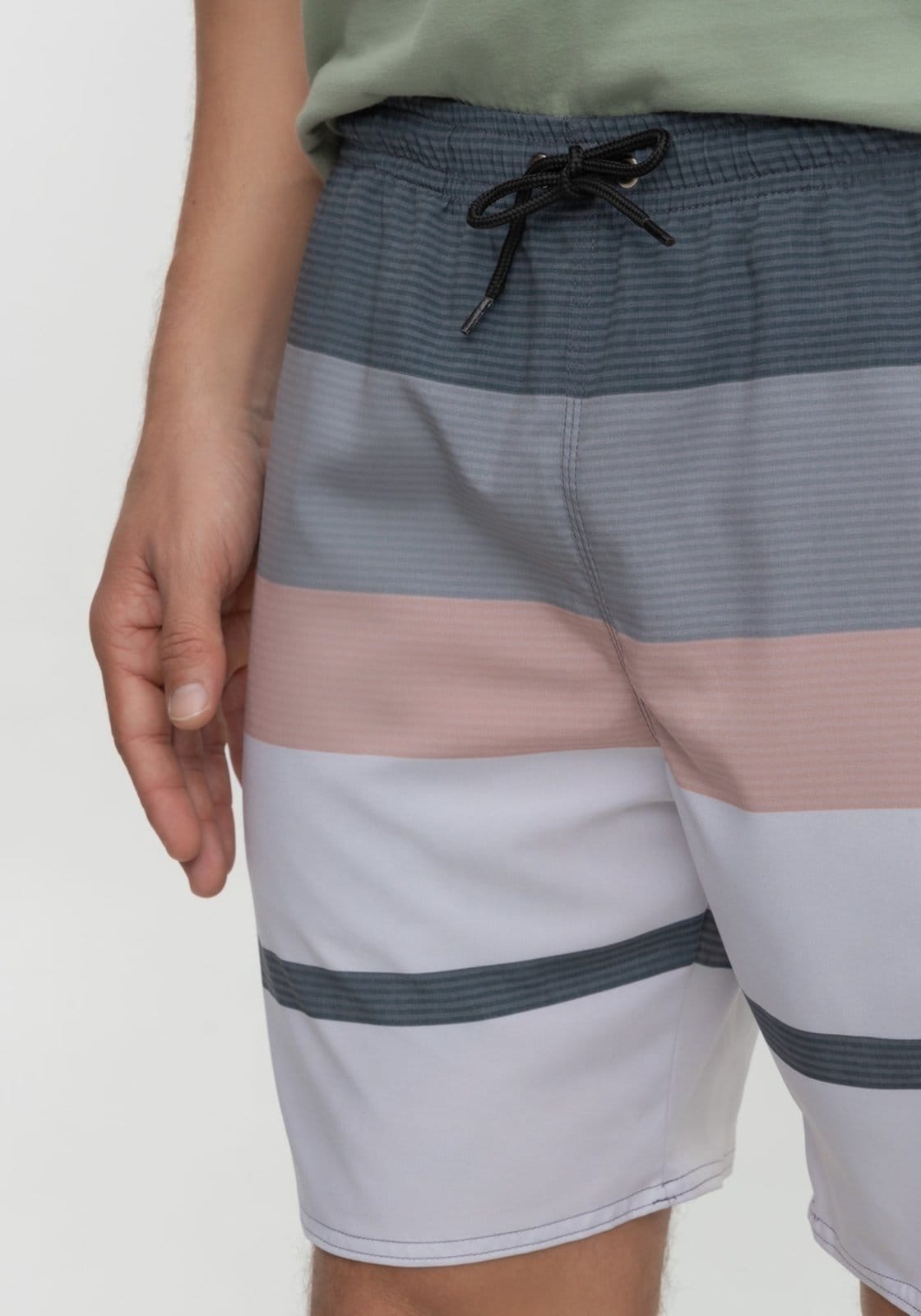 Vista 2 Shorts Estampado Com Bolso E Cadarço Em Tecido Plano Hangar 33 verde