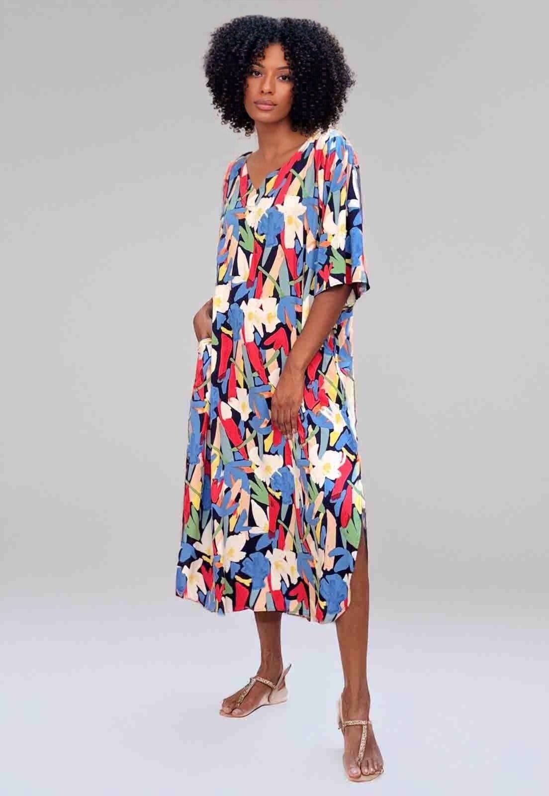 Vista 2 Vestido Midi Amazonia Vital Plano com Bolso Estampa Floresce Amazonia Vital azul/branco/estampado/vermelho