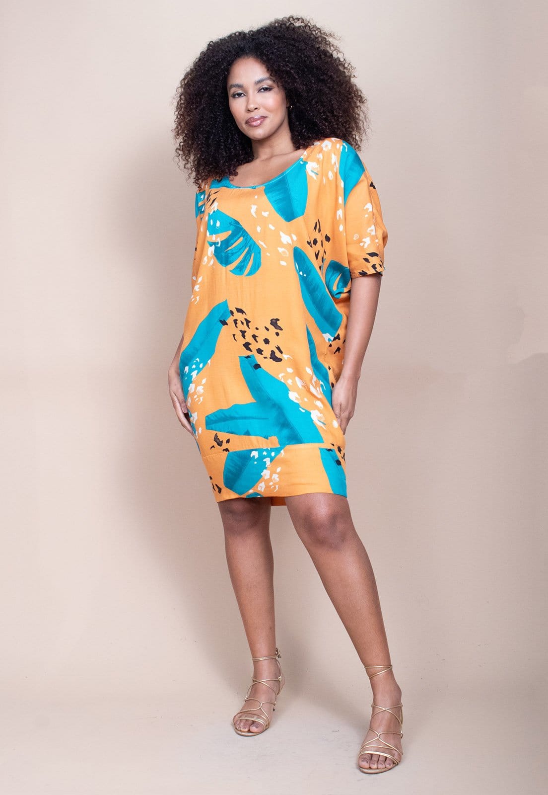 Vestido Cabanafree Curto Morcego Estampa Aurora Botanica