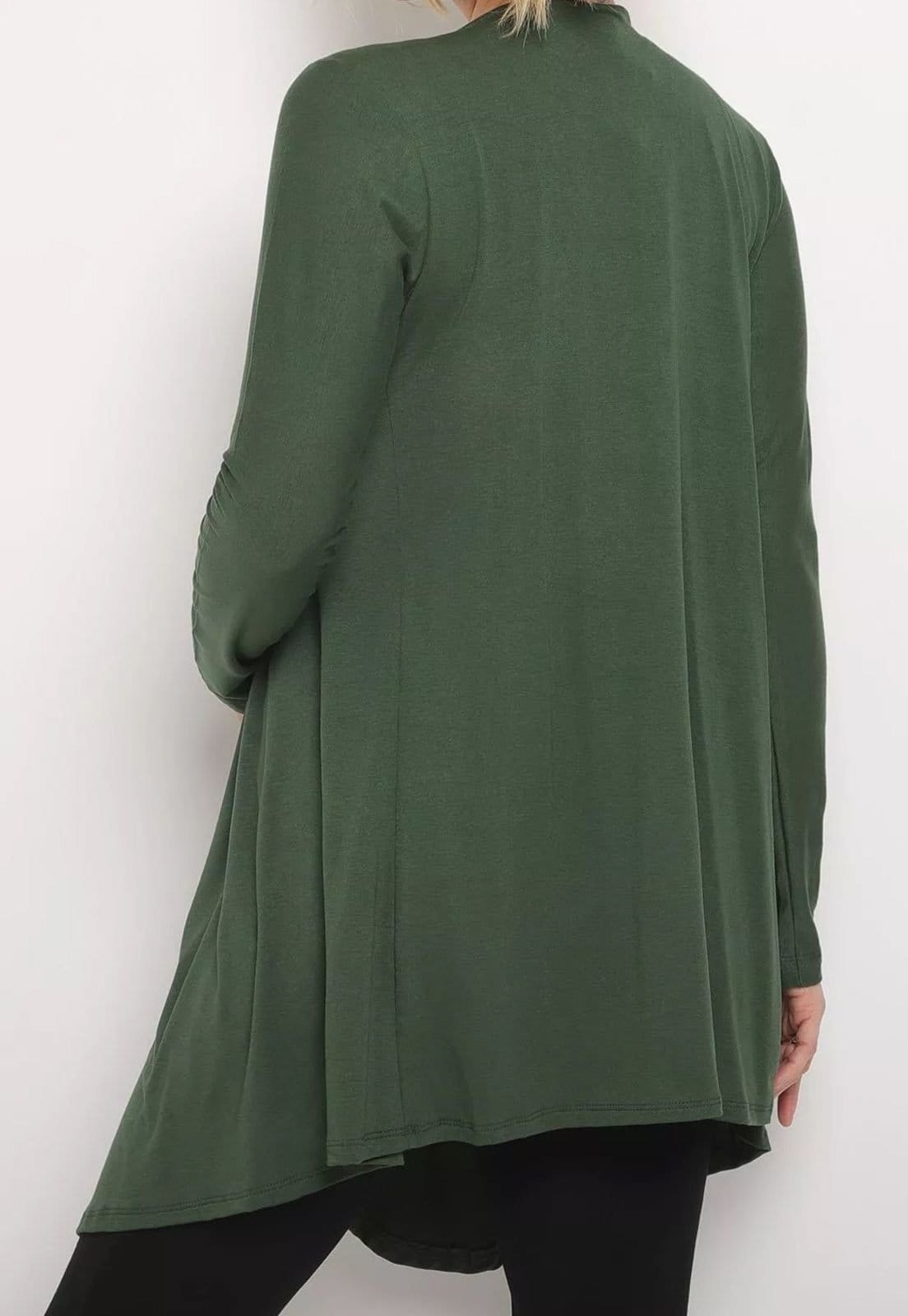 Vista 2 Conjunto Regata e Ponche Militar Maria Paes verde