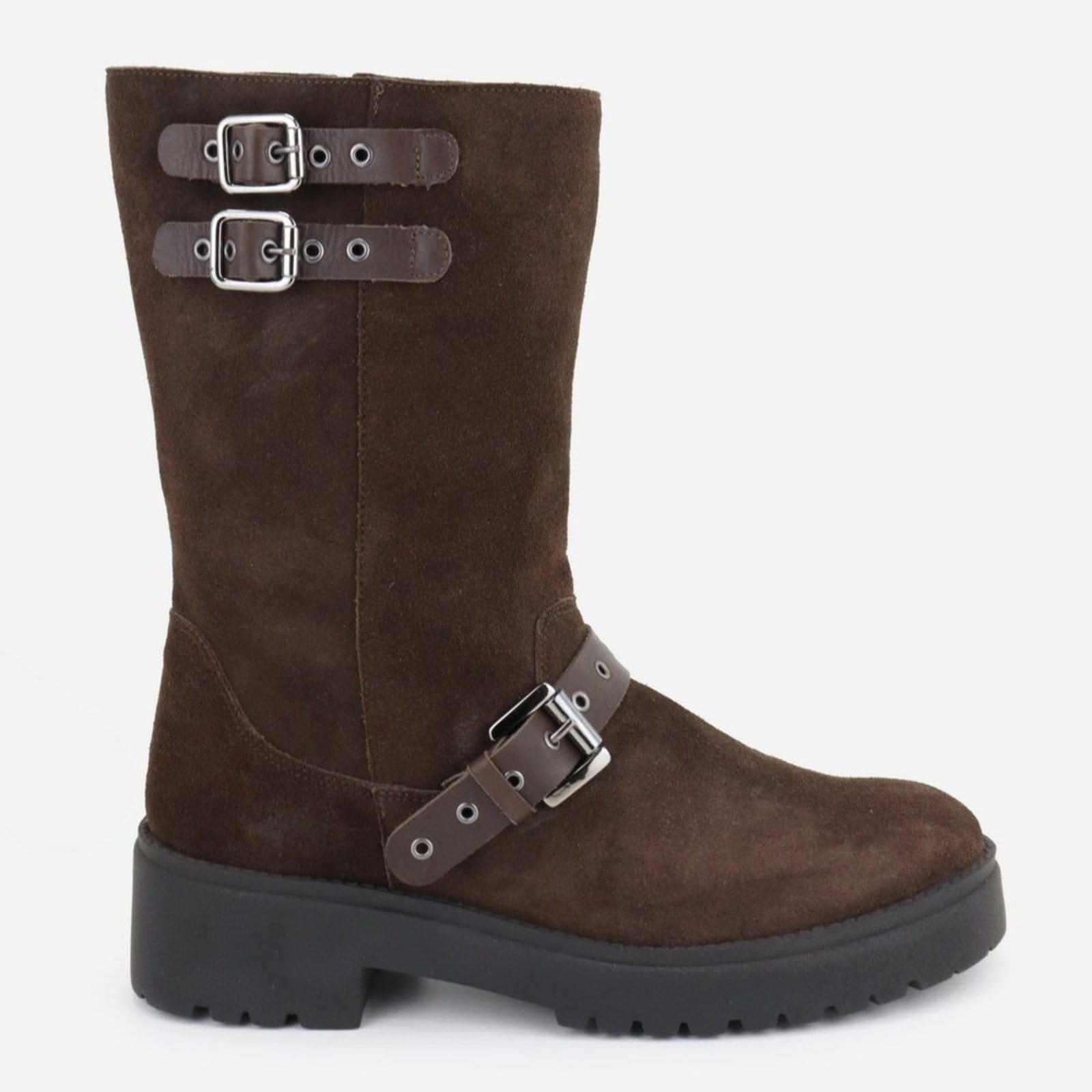 Vista 2 Bota Coturno Conforto Cano Médio Tiras em Fivelas Em Couro Maria Paula Camurça Expresso MARIA PAULA marrom