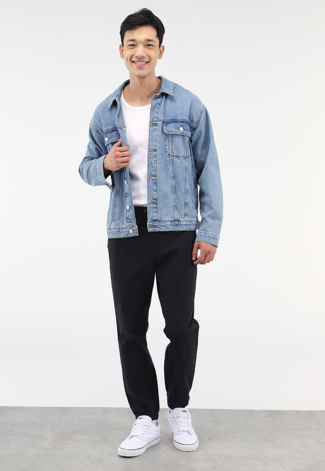 Vista 2 Calça GAP Jogger Pocket Preta GAP preto