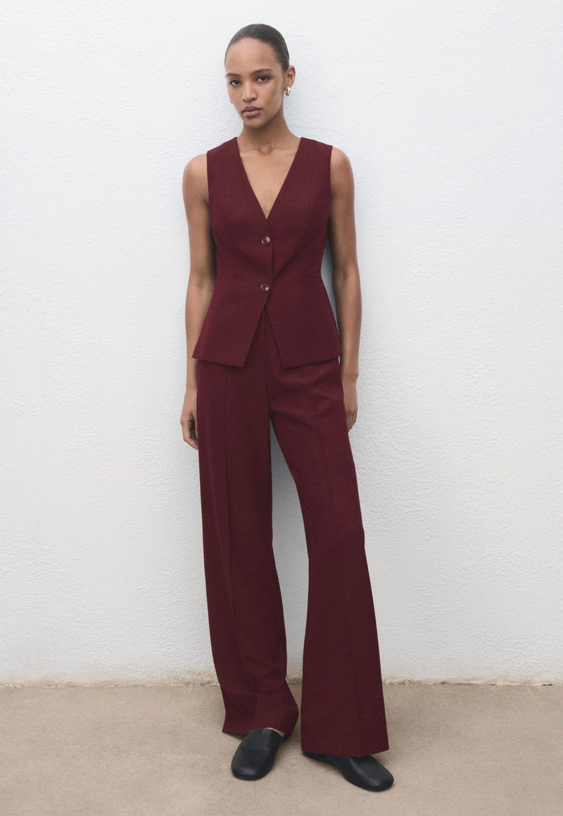 Vista 2 Macacão Feminino Mango Decote V Botões Mango vinho