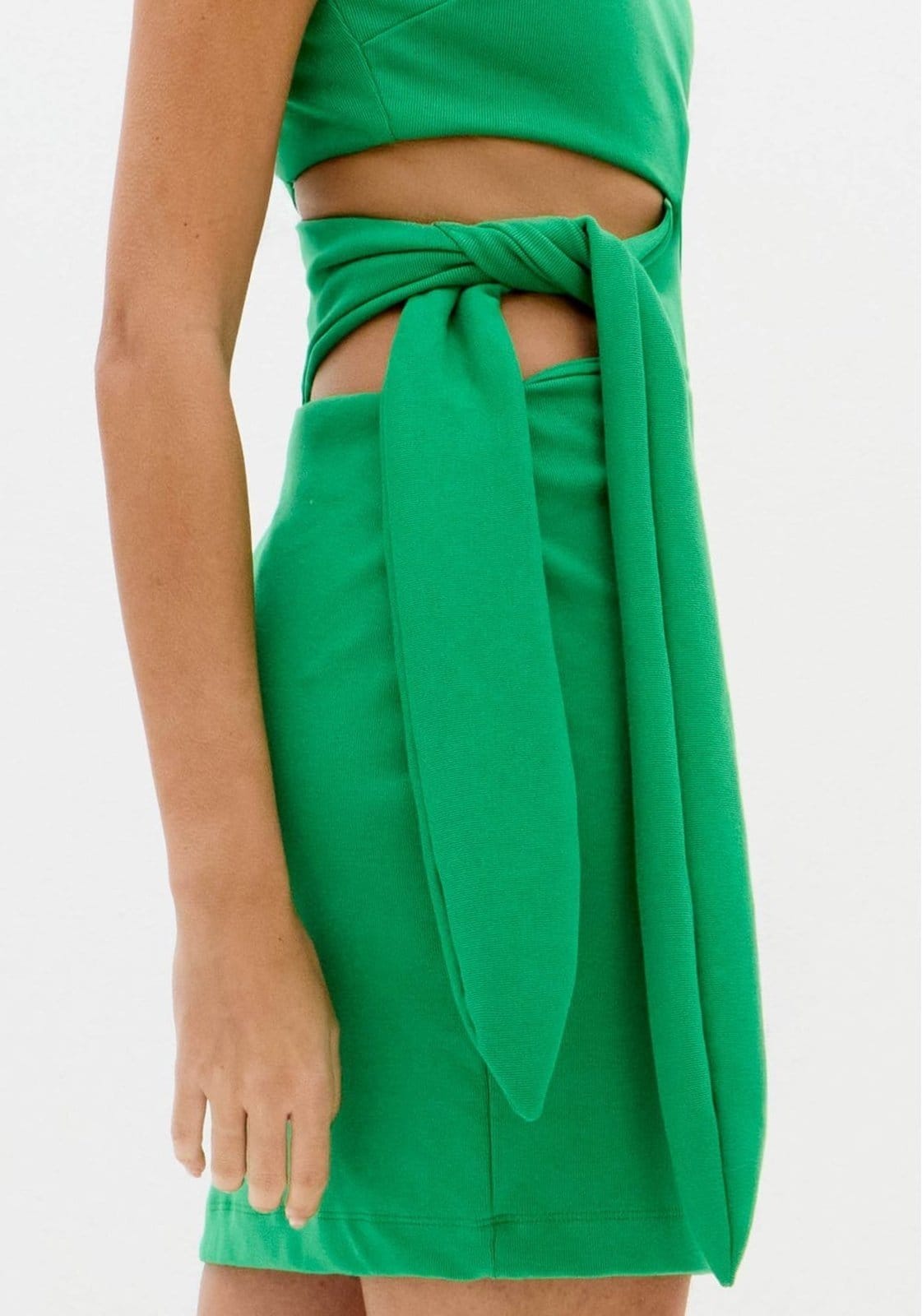 Vista 2 Vestido Curto Ombro Único Com Amarração Lança Perfume verde