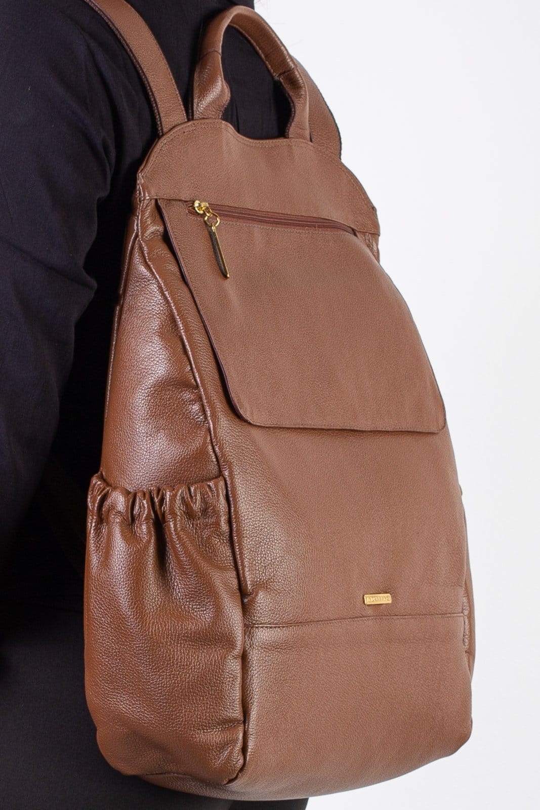 Vista 2 Mochila antifurto grande de couro liso Suzana - Whisky Andrea Vinci vermelho