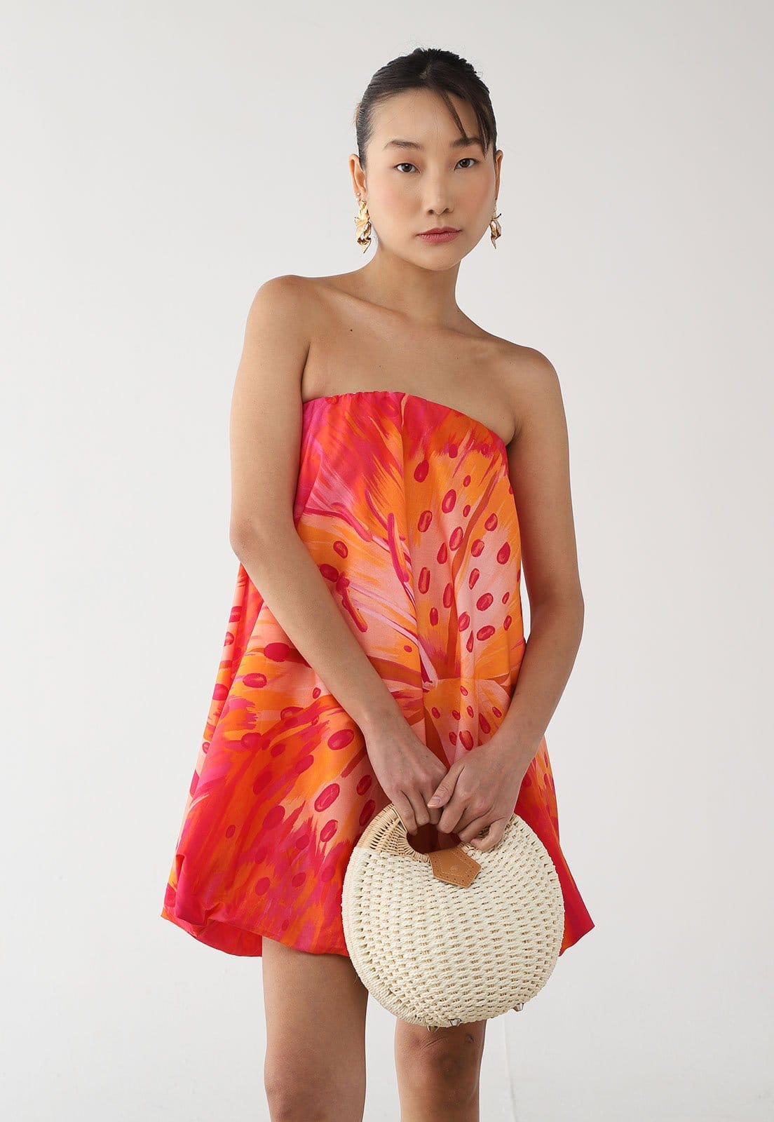 Vestido Feminino FARM Tomara que Caia Estampado Laranja e Rosa e Vermelho