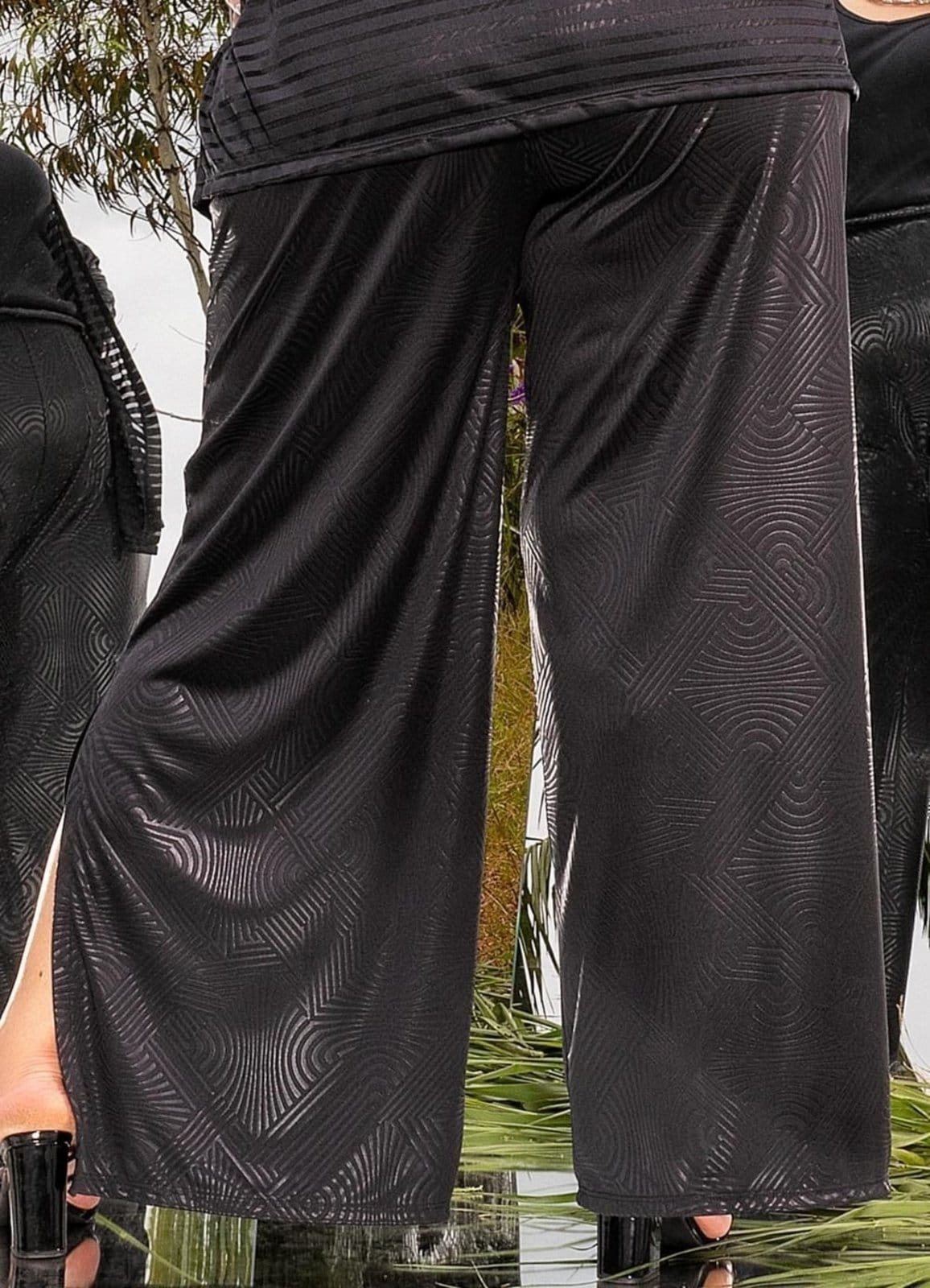 Vista 2 Calça Em Malha Resinada Geométrica Preta Marguerite preto