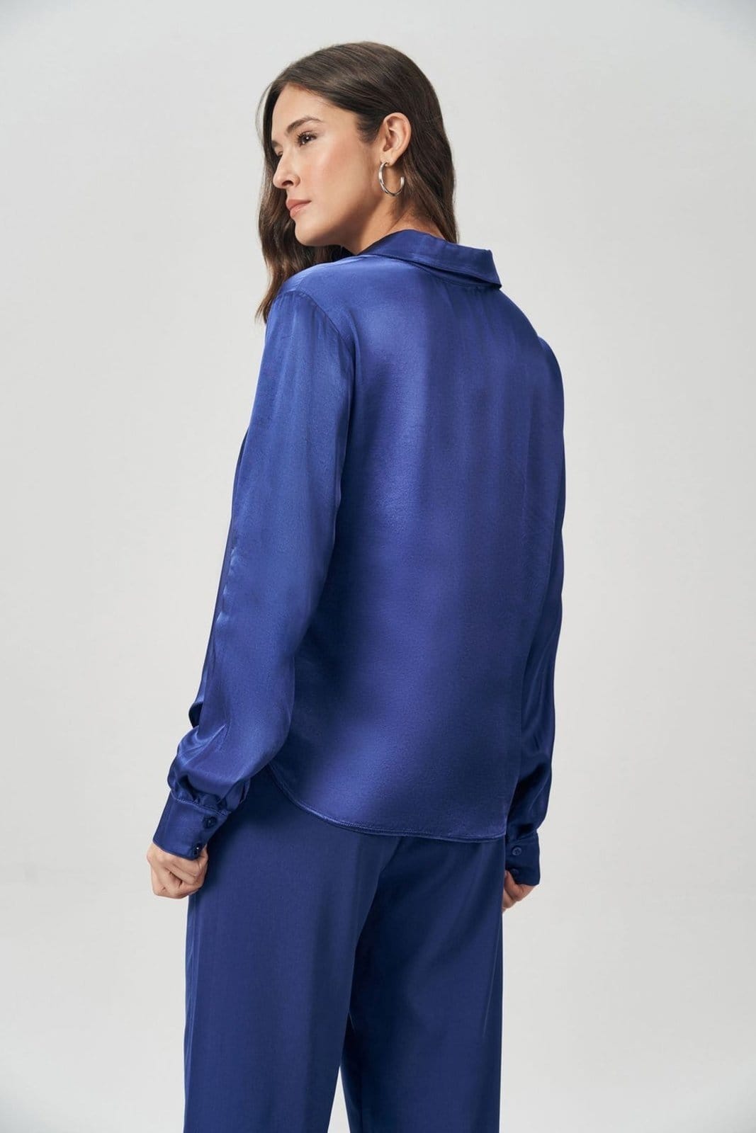 Camisa Acetinada Fluída Feminina Acostamento - 2