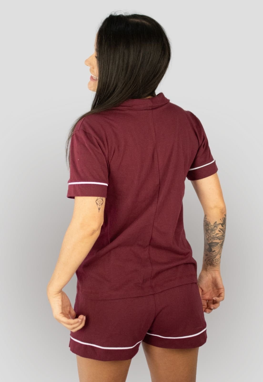 Vista 2 Pijama Algodão Americano Feminino Curto Manga Curta com Botão Botões Verão Adulto indicado Gestante Amamentação e ós cirúgico Piante bordô