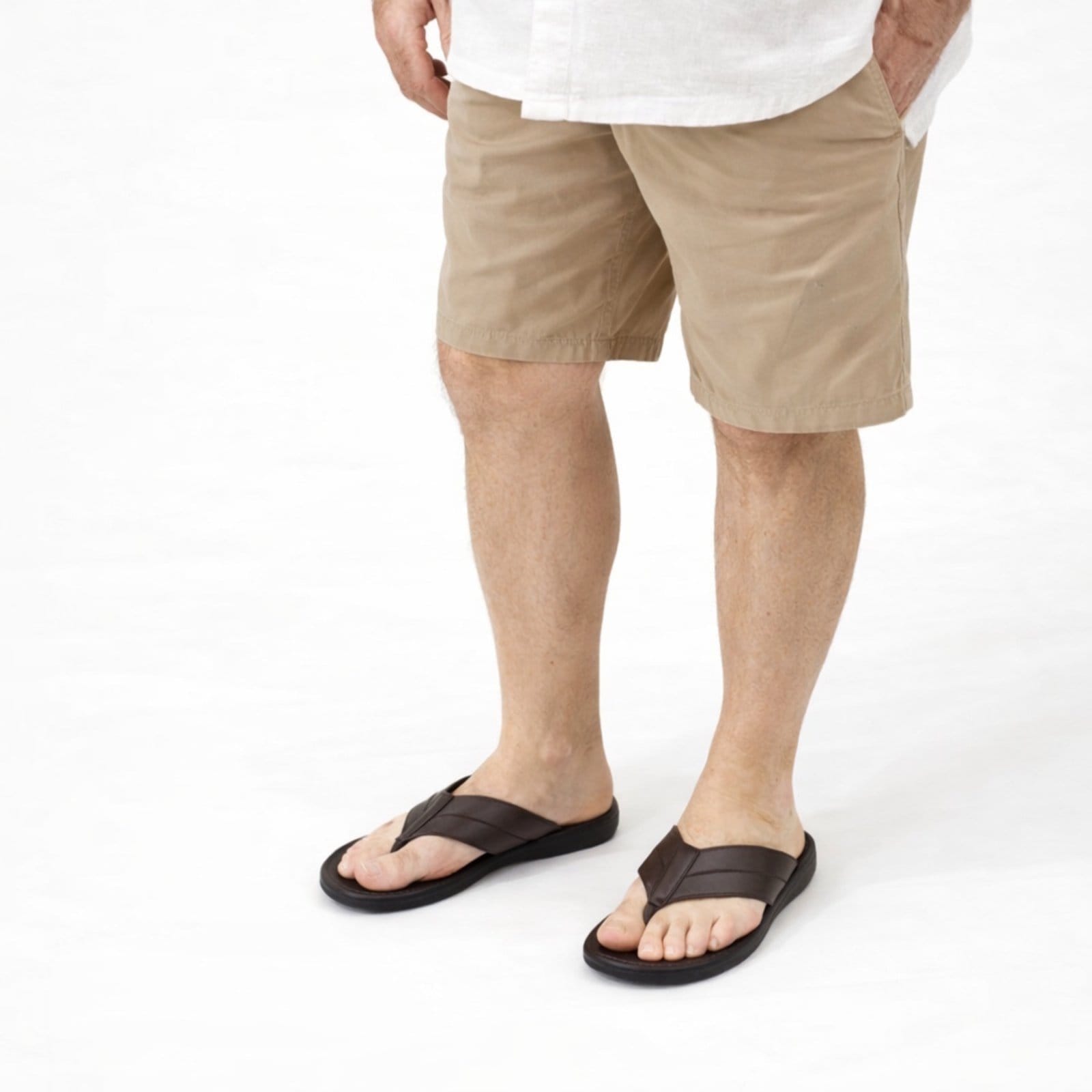 Vista 2 Chinelo de Dedo Masculino Casual em Couro Confortável Café Yes Basic marrom