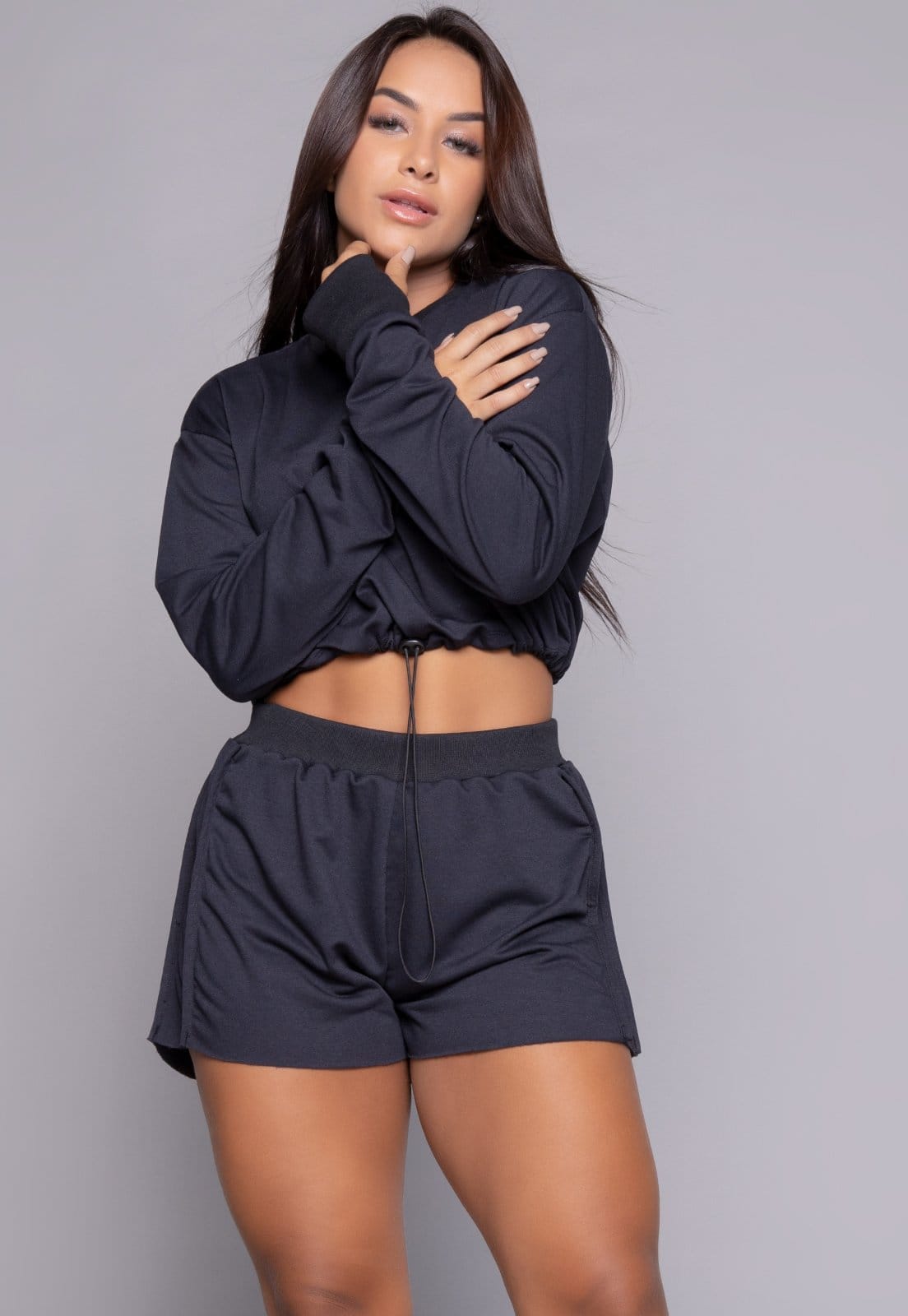 Vista 2 Conjunto Vekyo Cropped Manga Longa Gringa e Short Cós Alto Moletinho VEKYO preto