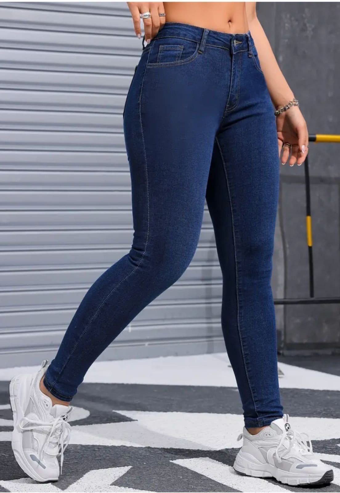 Calça Jeans Feminina Skinny Modela o Corpo Cintura Alta com Elastano Lavagem Escura
