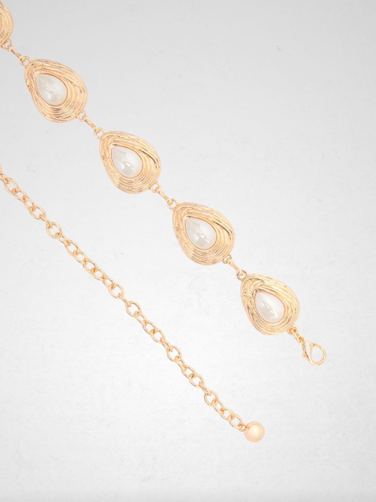 Vista 2 Cinto Via Lessa Macela Elos de Metal com Pérolas Via Lessa dourado