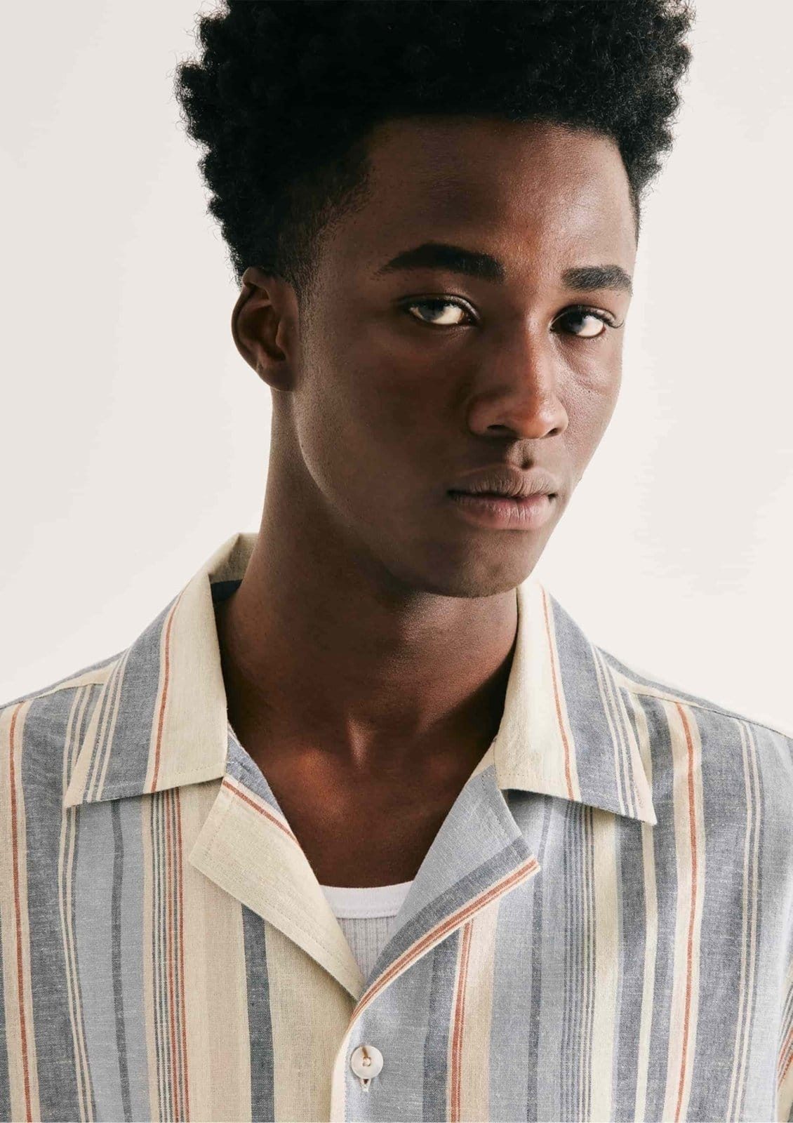 Vista 2 Camiseta Masculina Comfort Com Linho Hering azul