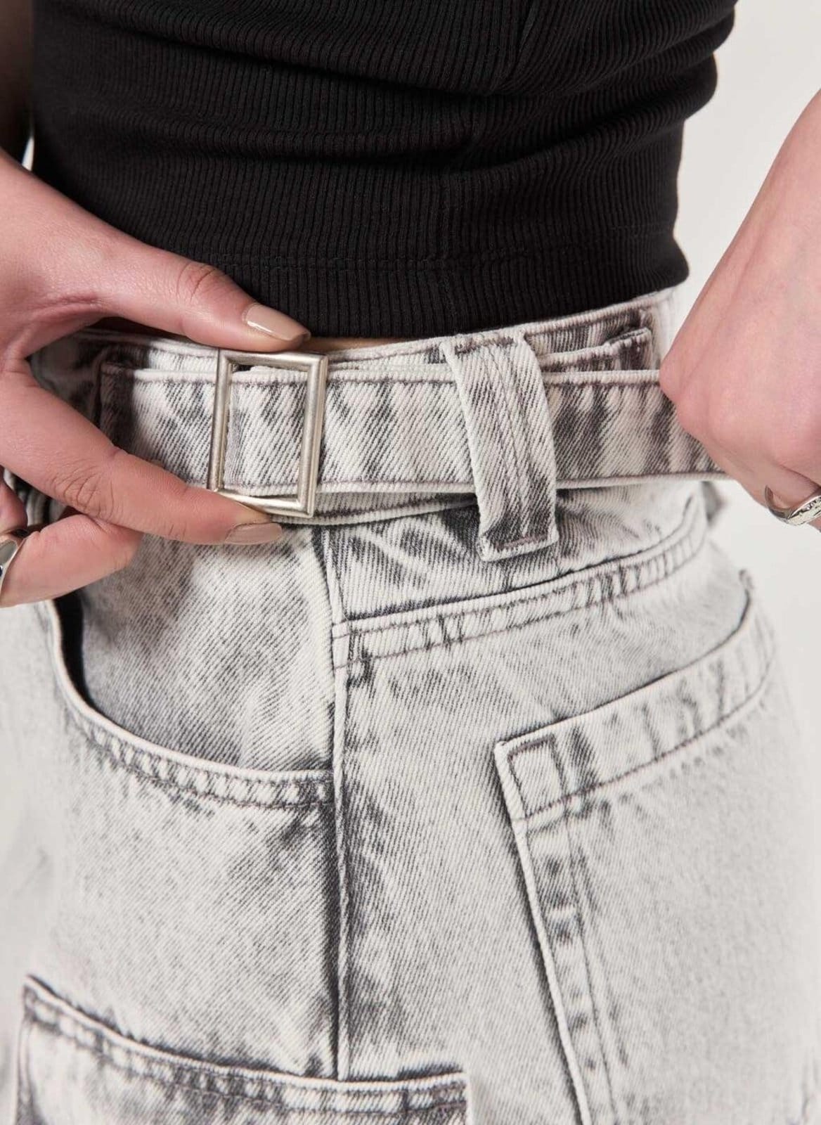 Vista 2 Saia Jeans Cargo Regulável Youcom cinza