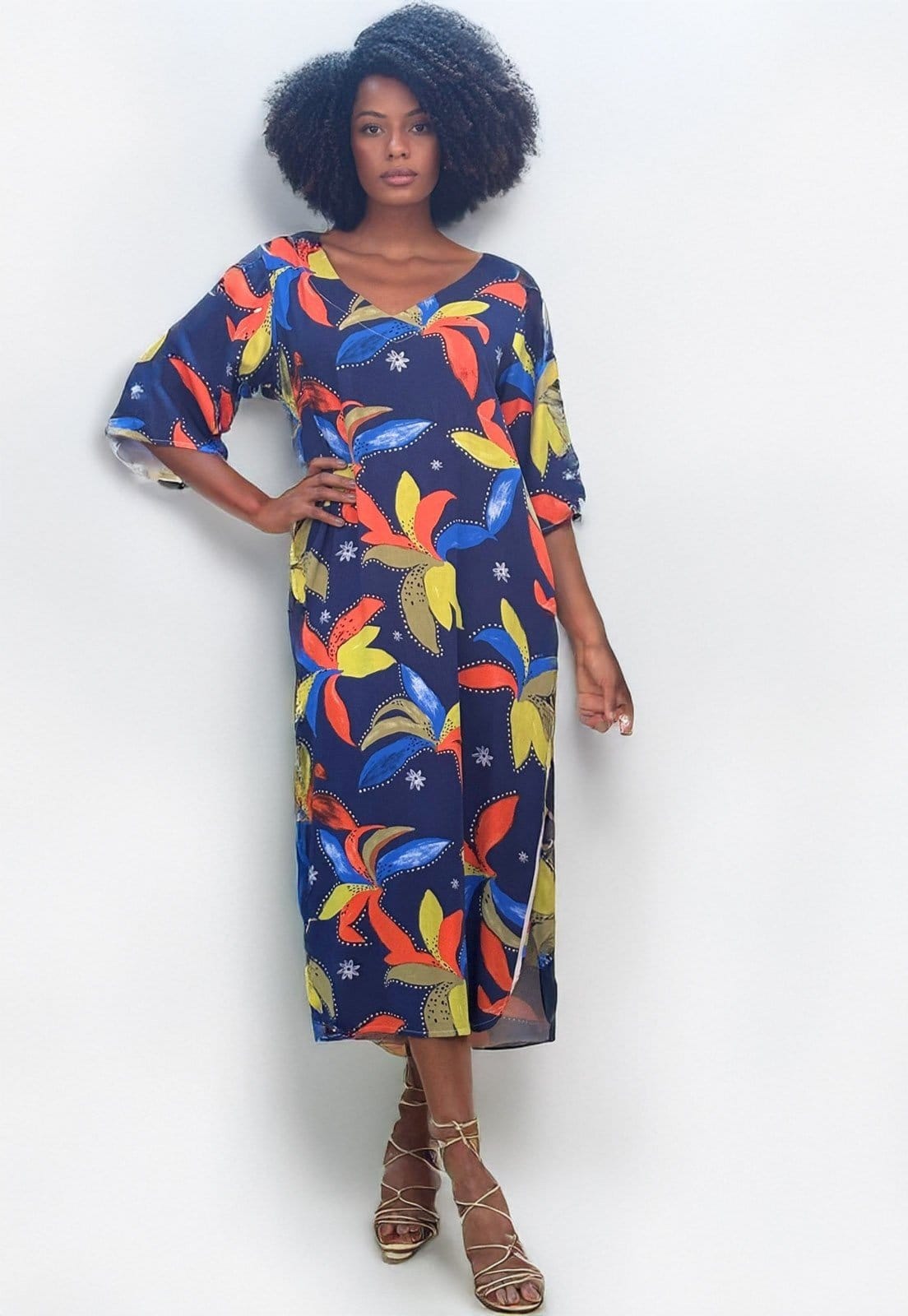 Vista 2 Vestido Midi Amazonia Vital Abapã Plano com Bolso Estampa Maré Vibrante Amazonia Vital amarelo/azul/estampado/vermelho