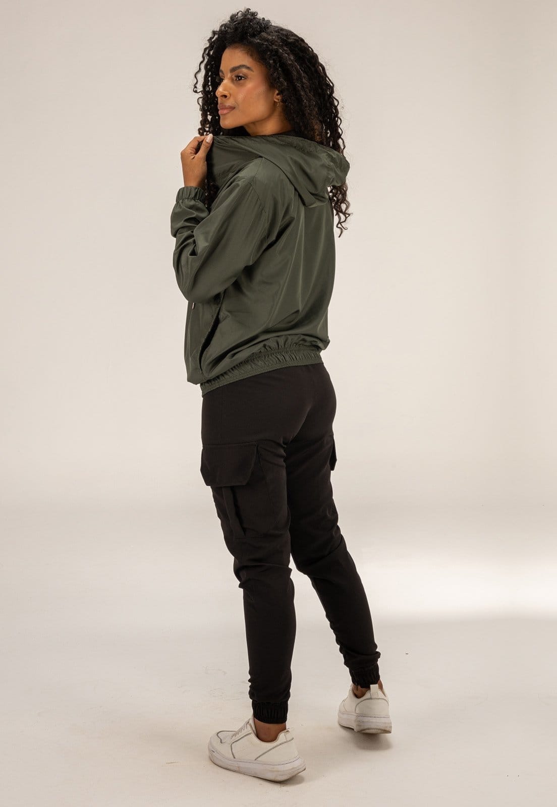 Vista 2 Blusa de Frio Corta Vento Esportiva Semi Impermeável Feminina Escuro Dulk verde/verde militar verde