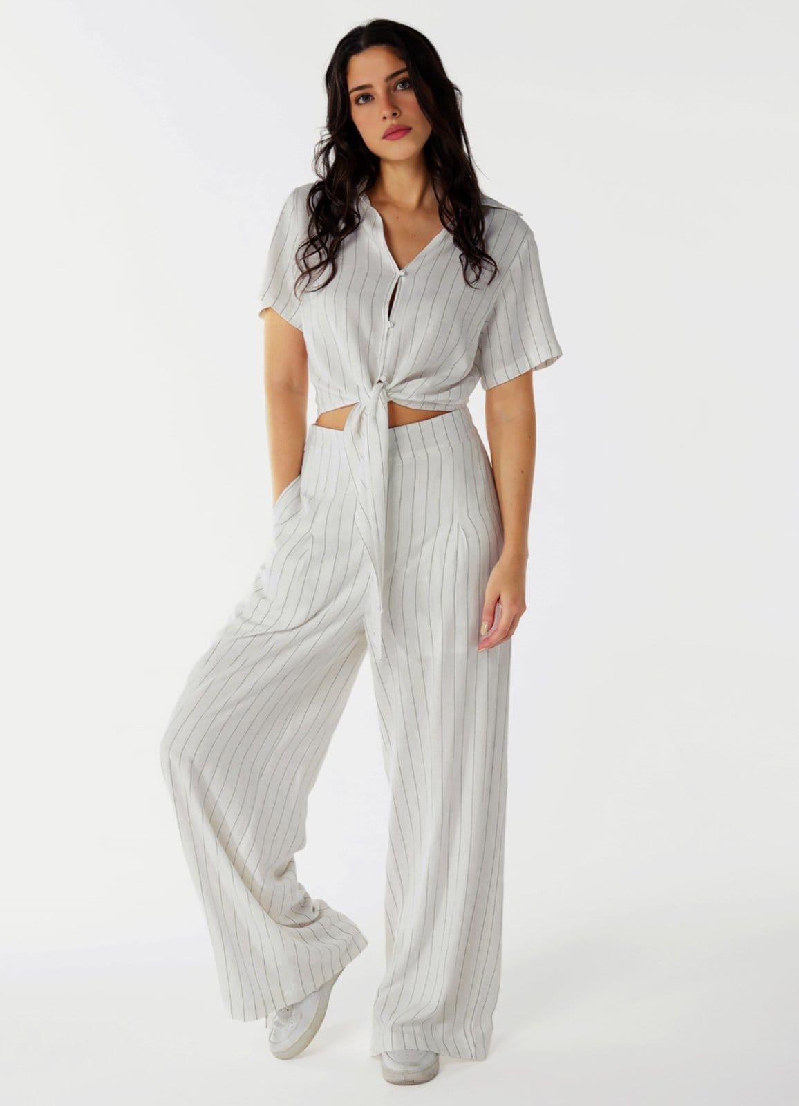 Vista 2 Calça Pantalona de Linho Branca Risca de Giz com Bolsos SOB branco