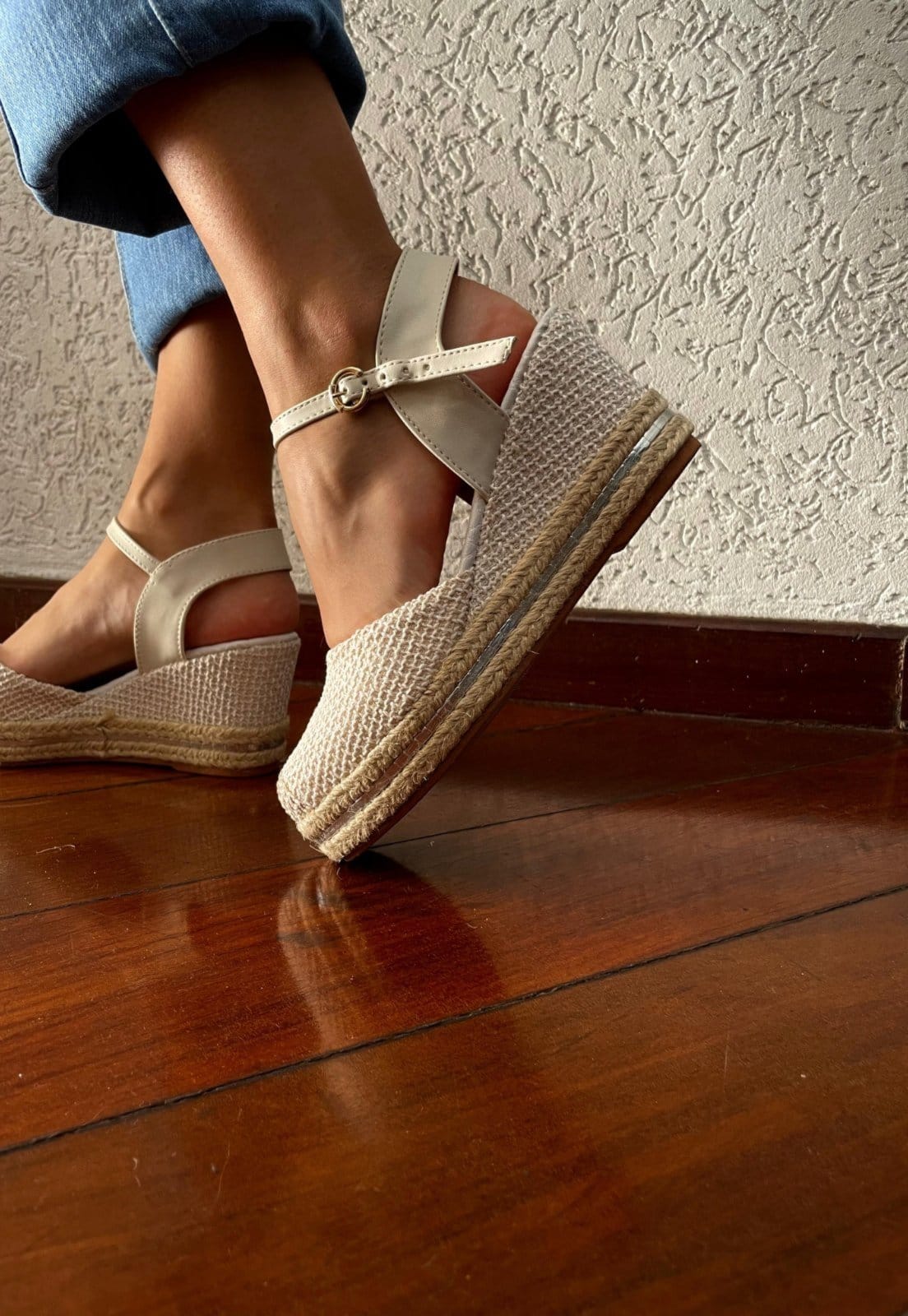 Sandália Plataforma Confort Atalia Shoes Corda Juta Metalizada Linhão Trançado Off White Bico Fechado