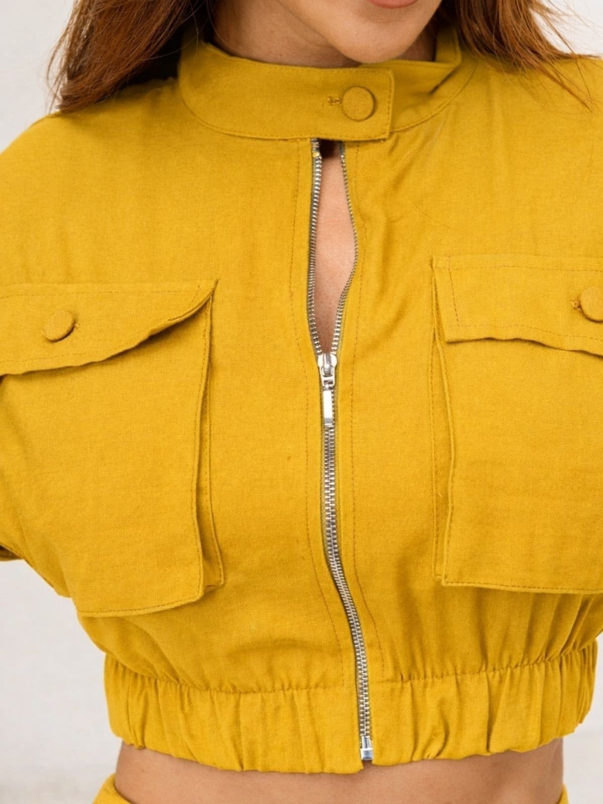 Vista 2 Conjunto Feminino Divina Gata Cropped Cargo e Shorts MARCHESSE DIVINA GATA amarelo