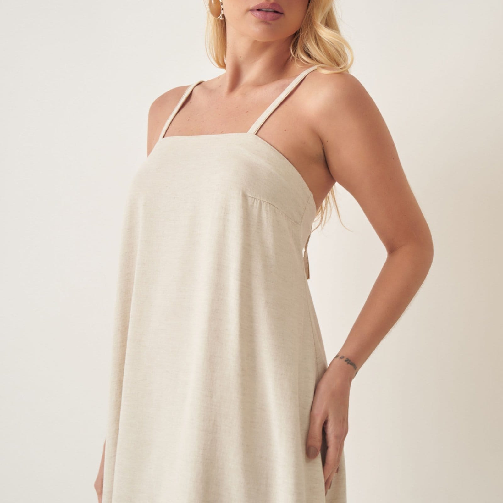 Vista 2 Vestido Midi Linho Alças Amplo Bloom branco