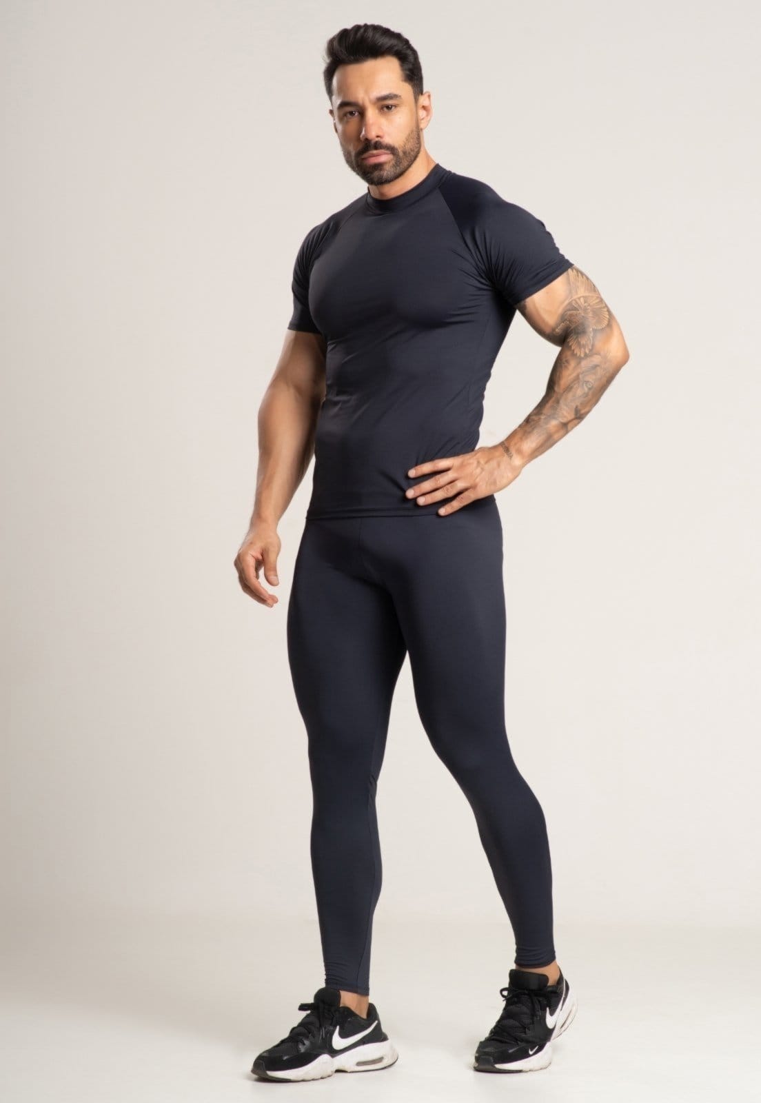 Vista 2 Conjunto Térmico UV Vekyo Calça e Blusa Manga Curta Masculino VEKYO preto