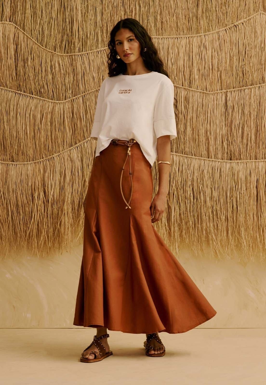 Vista principal Saia Midi Lisa com Nesgas CaCay marrom