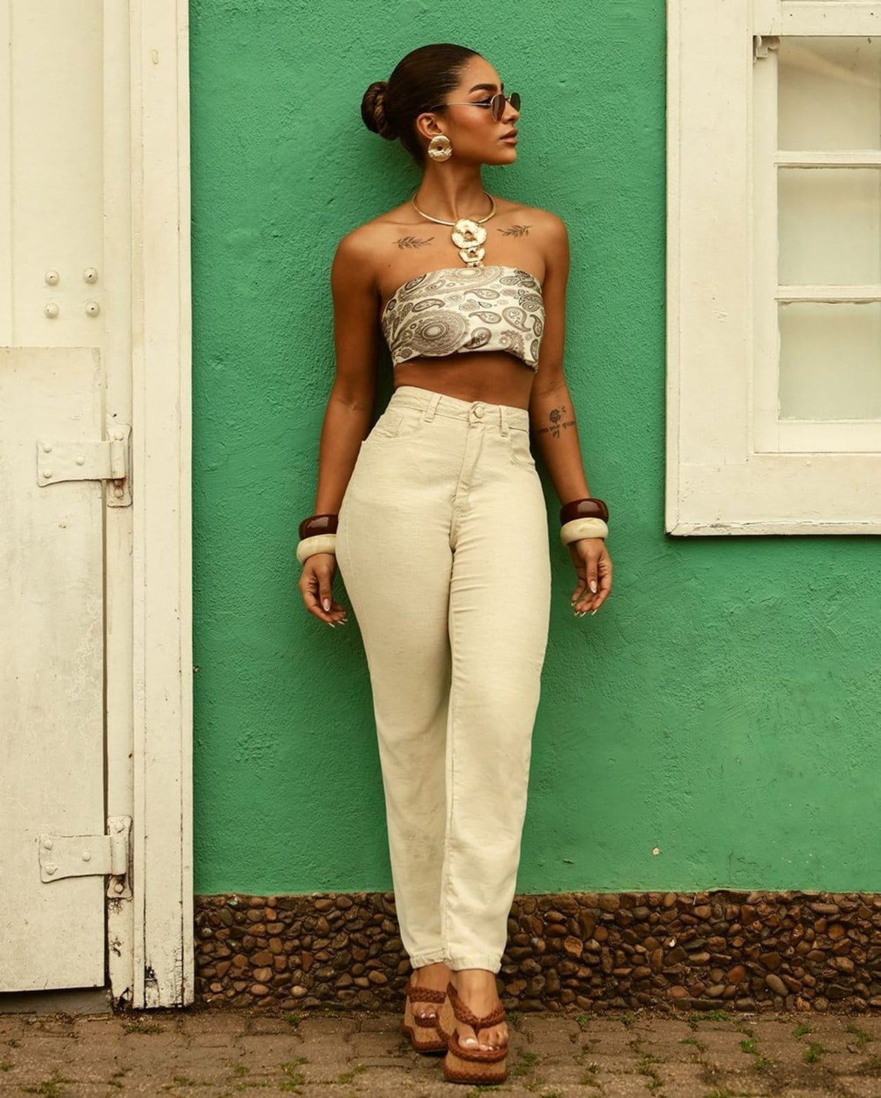 Vista principal Calça Jeans Mom Feminina Cintura Alta Básica com Elastano 00201 Linho Consciência bege