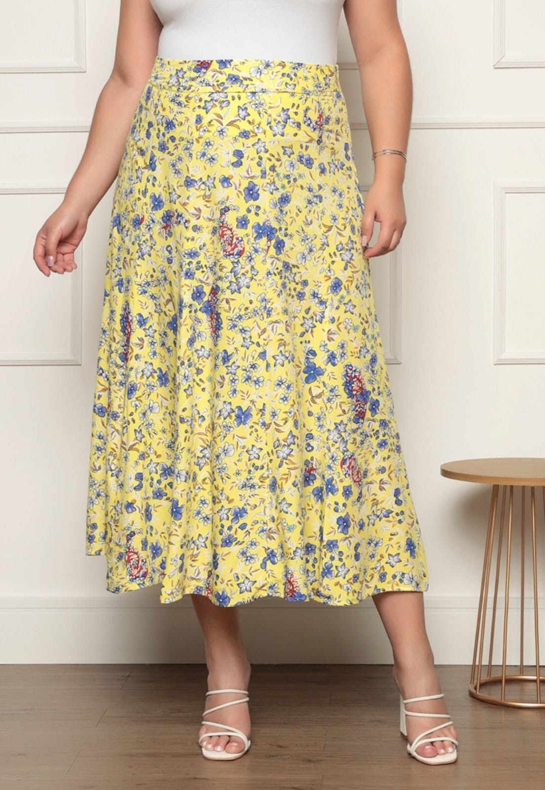 Vista 2 Conjunto Feminino Saia Estampada e Regata Modelo Tendência Docce Mulher amarelo