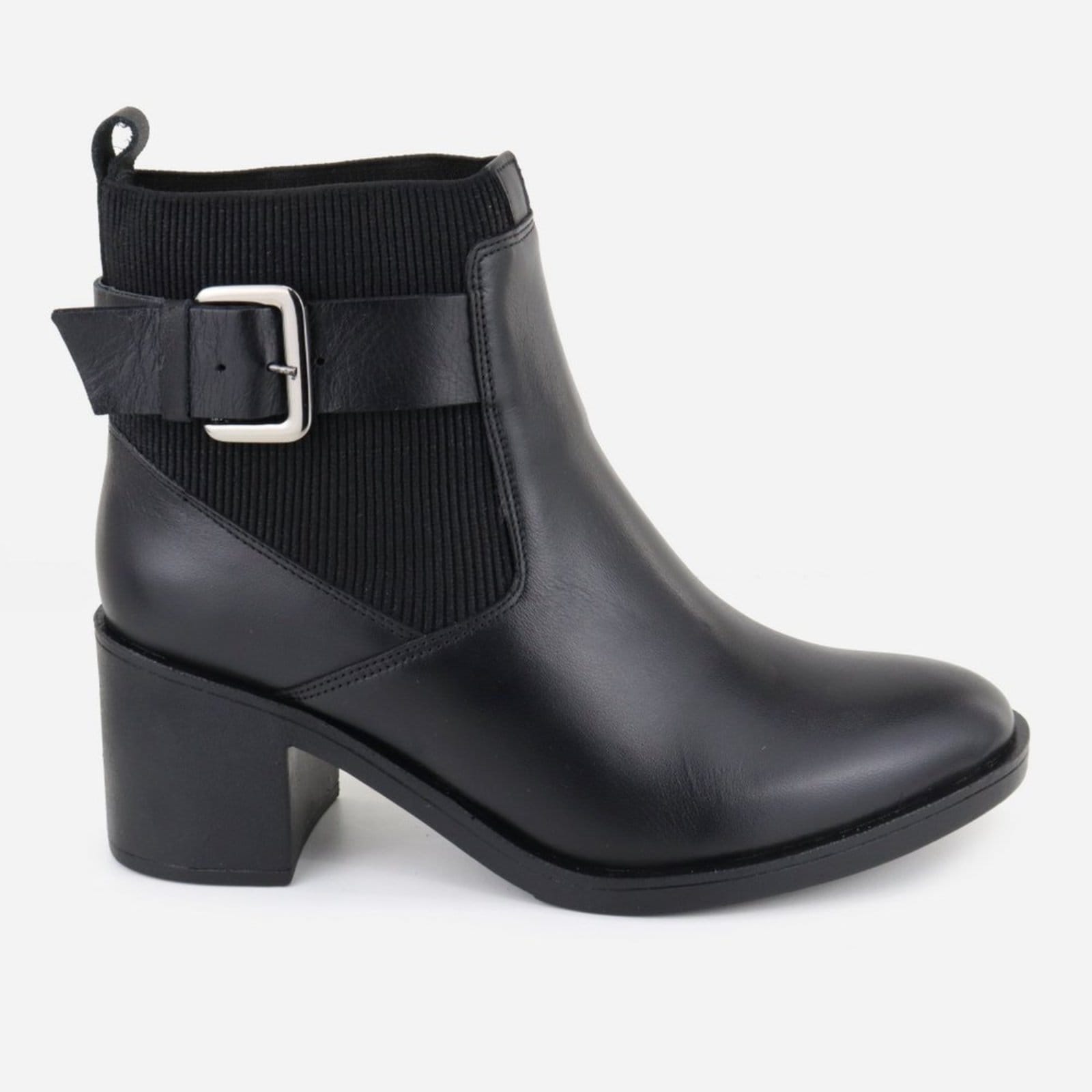 Vista 2 Bota em Couro Chelsea Cano Curto Fivelas Lisa Maria Paula Conforto MARIA PAULA preto