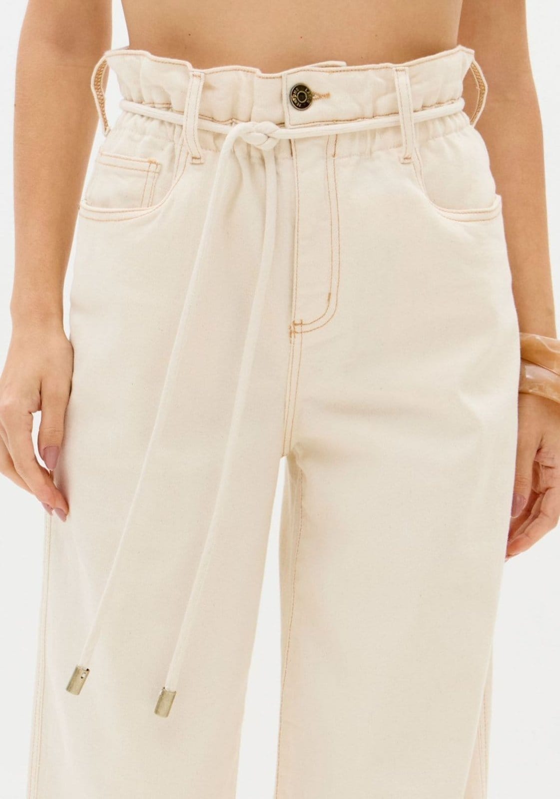 Vista 2 Calça Sarja Paper Bag Cintura Super Alta Lança Perfume branco