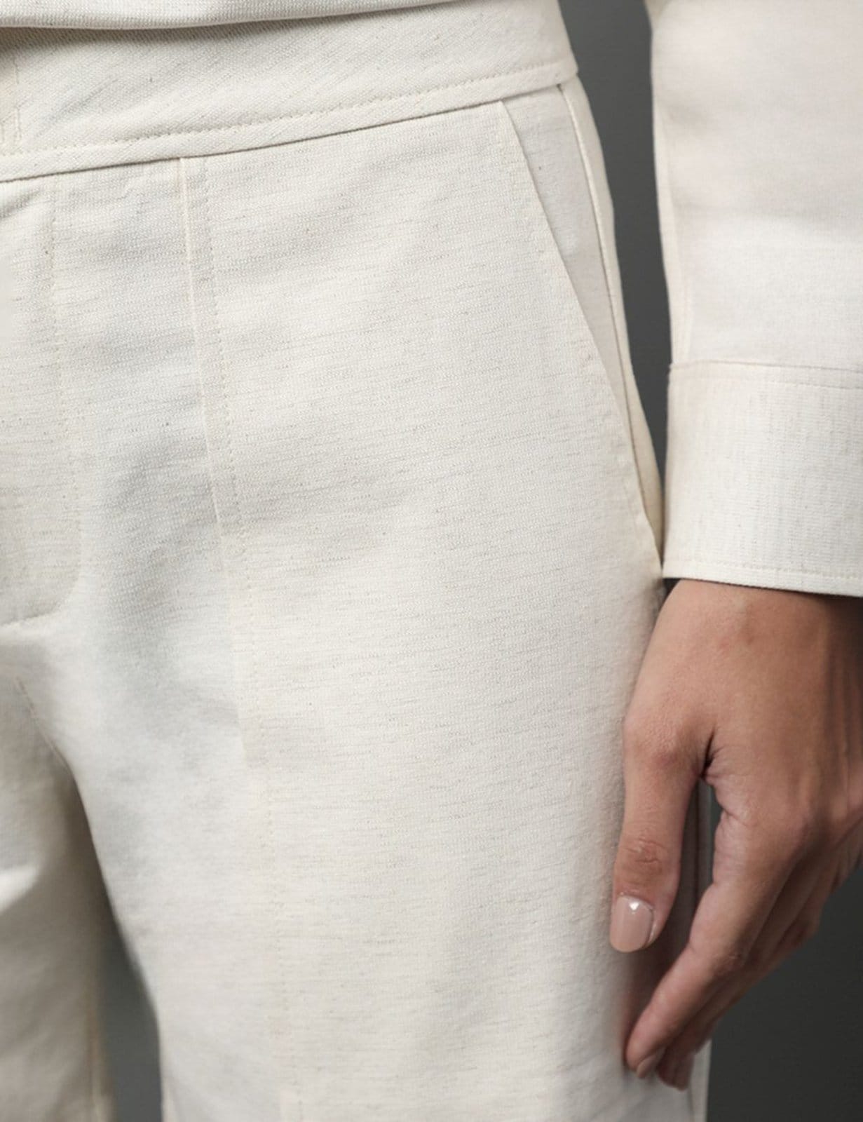 Vista 2 Bermuda Feminina Linho Texturizado Calvin Klein - Off White Calvin Klein Jeans off-white white