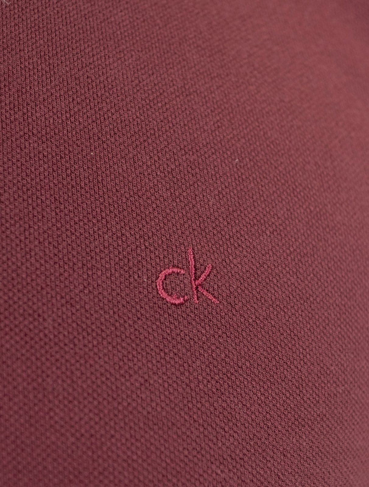 Vista 2 Polo Calvin Klein Masculina Piquet Slim Básica Sem Friso Escuro Calvin Klein vermelho