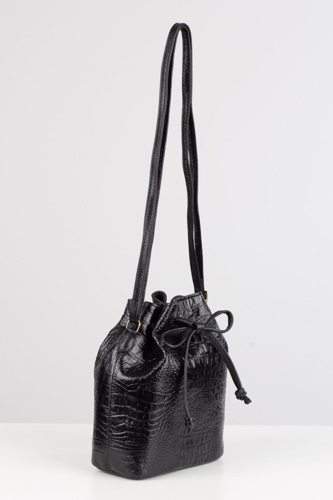 Mini bolsa saco em couro croco Nathy