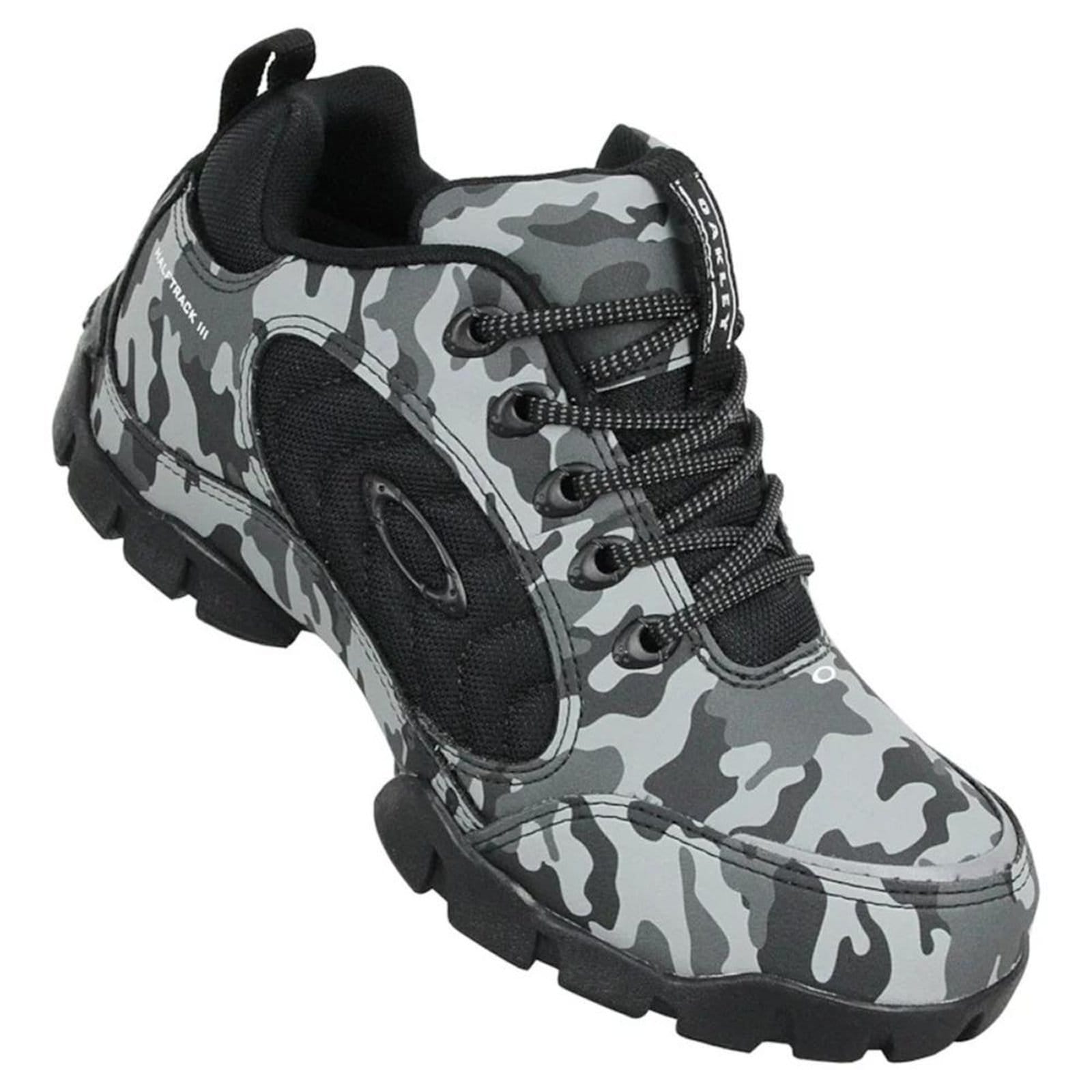 Vista 2 Tênis Oakley Halftrack III Low Camo SM26 Jet Black Camo Oakley preto black