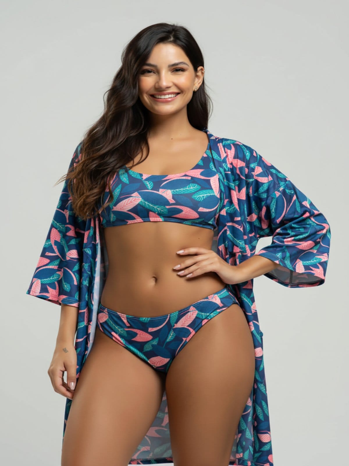 Conjunto Vicbela Biquíni Top Faixa Bojo Removível Calcinha Comum + Saída de Praia Kimono Folha