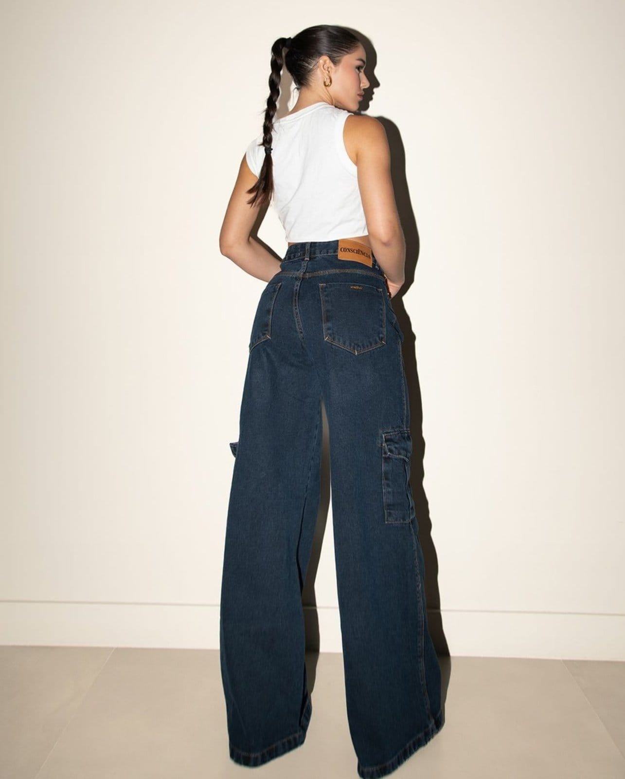 Vista 2 Calça Jeans Wide Leg Feminina Cargo Relaxed Cintura Baixa 29214 Black Blue Consciência jeans black