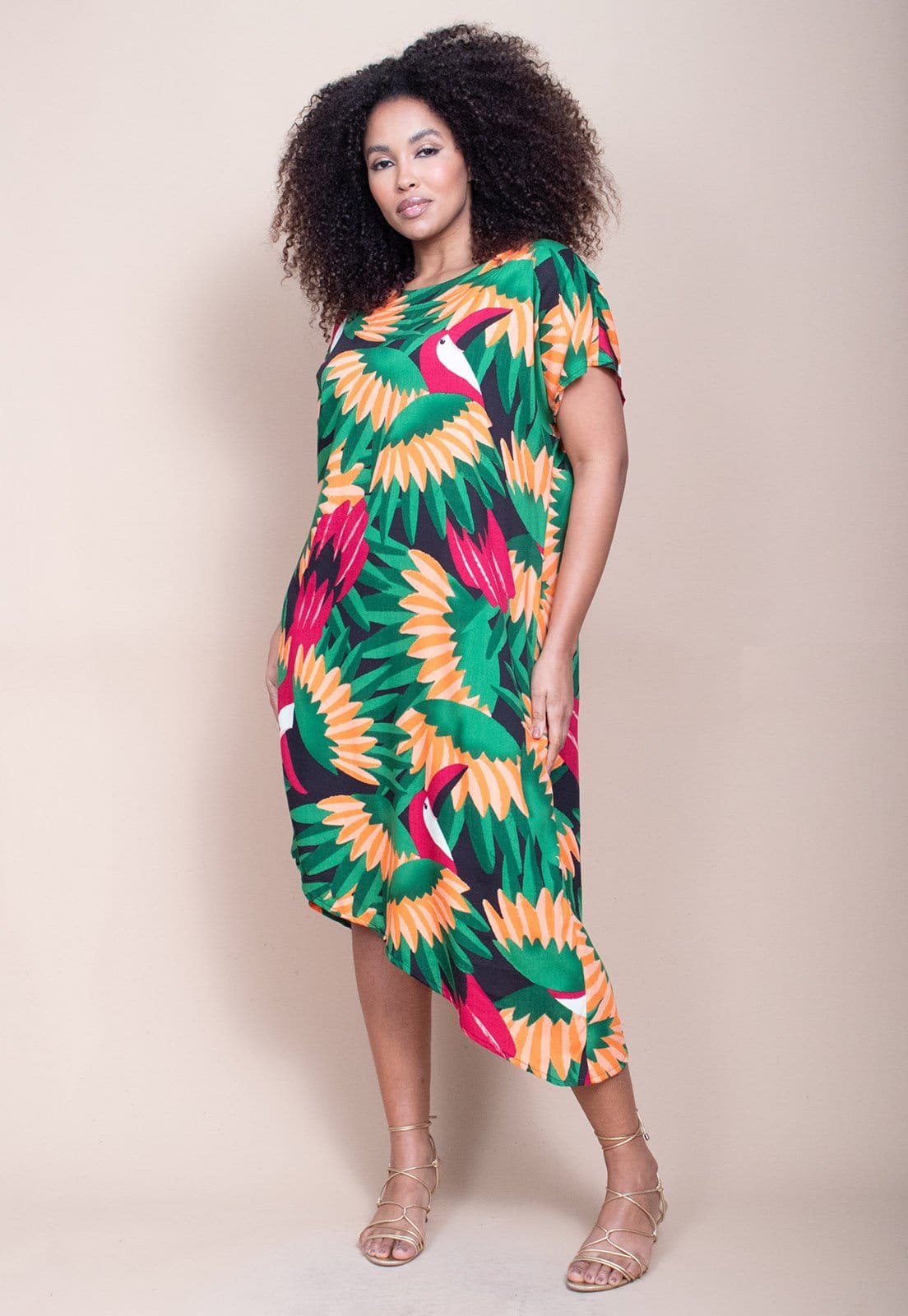 Vista 2 Vestido Cabanafree Midi Plano Estampa Festa dos Tucanos Cabanafree estampado/laranja/preto/vermelho