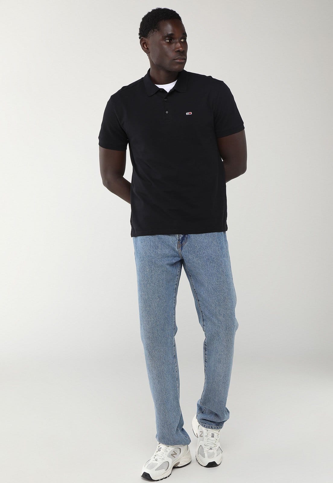 Vista 2 Camiseta Polo Masculina Tommy Jeans Badge Preta Tommy Jeans preto