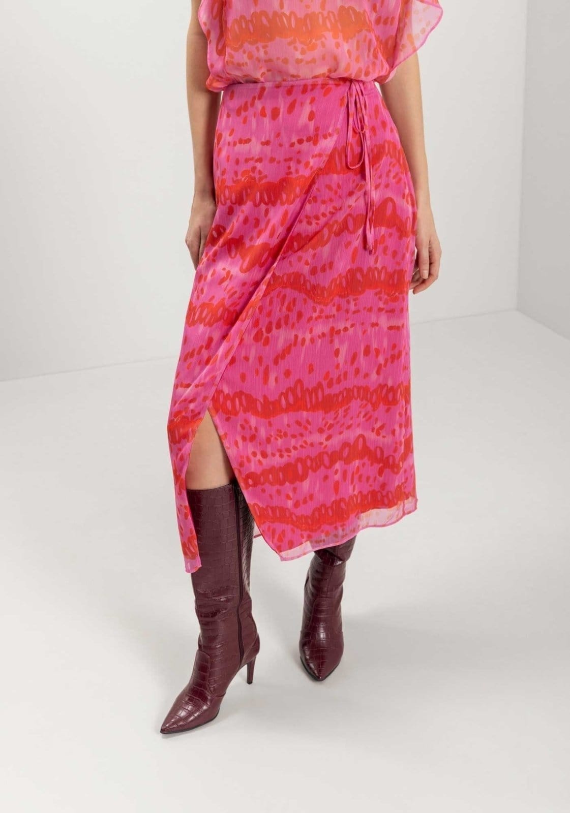 Vista 2 Saia Estampada Chá Com Cintura Alta E Transparência Lez a Lez poás