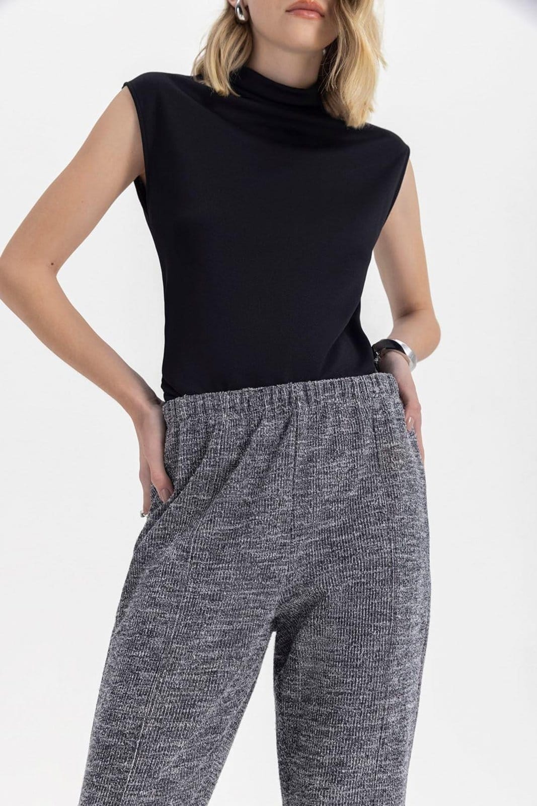 Vista 2 Calça feminina em ribana Essendi Essendi preto