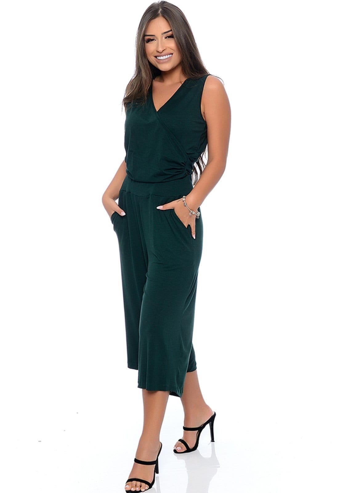 Vista 2 Macacão Pantacourt Decote Transpassado B’Bonnie Joana Musgo B'Bonnie verde