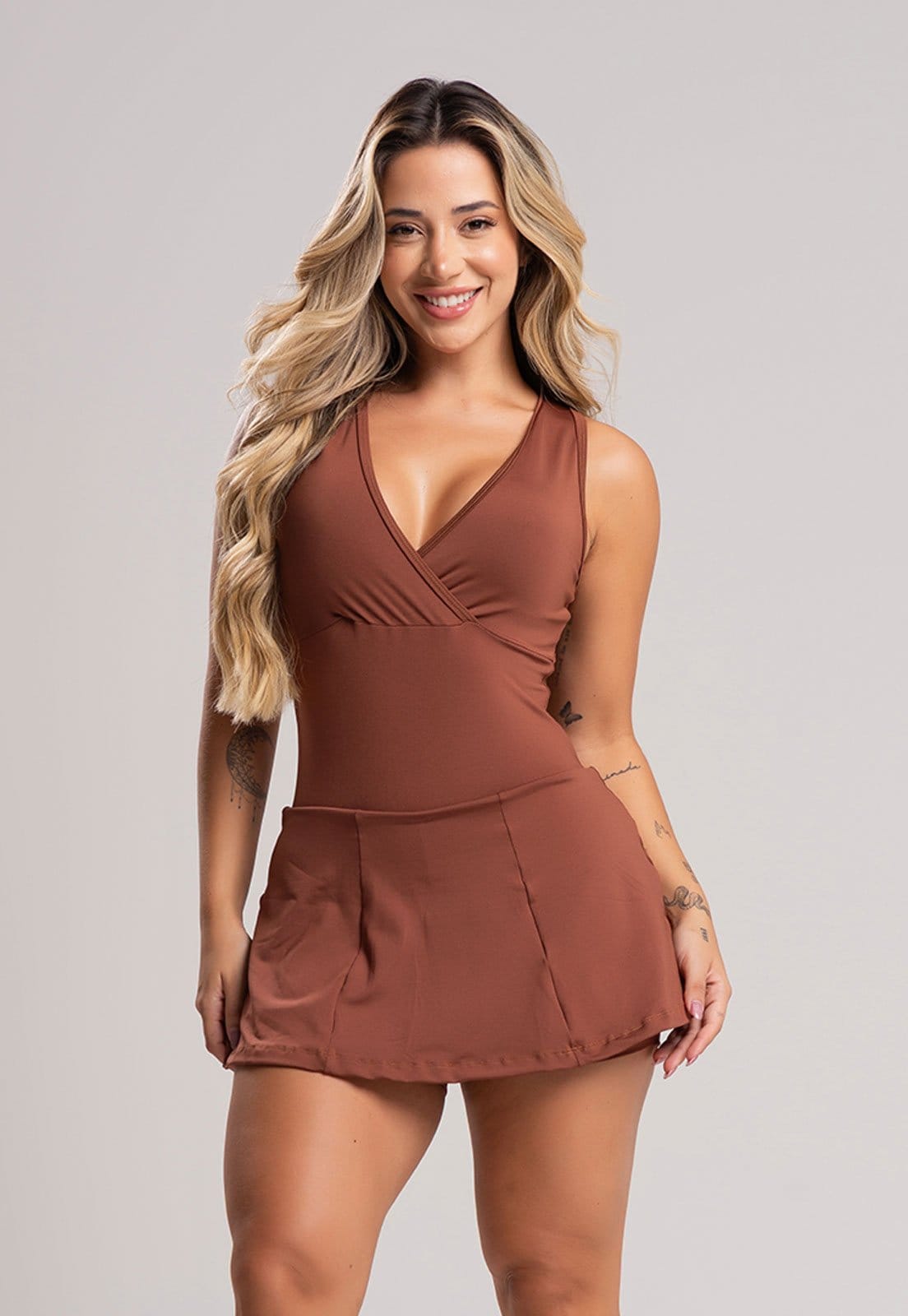 Vista 2 Macaquinho Curto MVB Modas Short Saia Vestido Suplex Liso Mvb Modas marrom