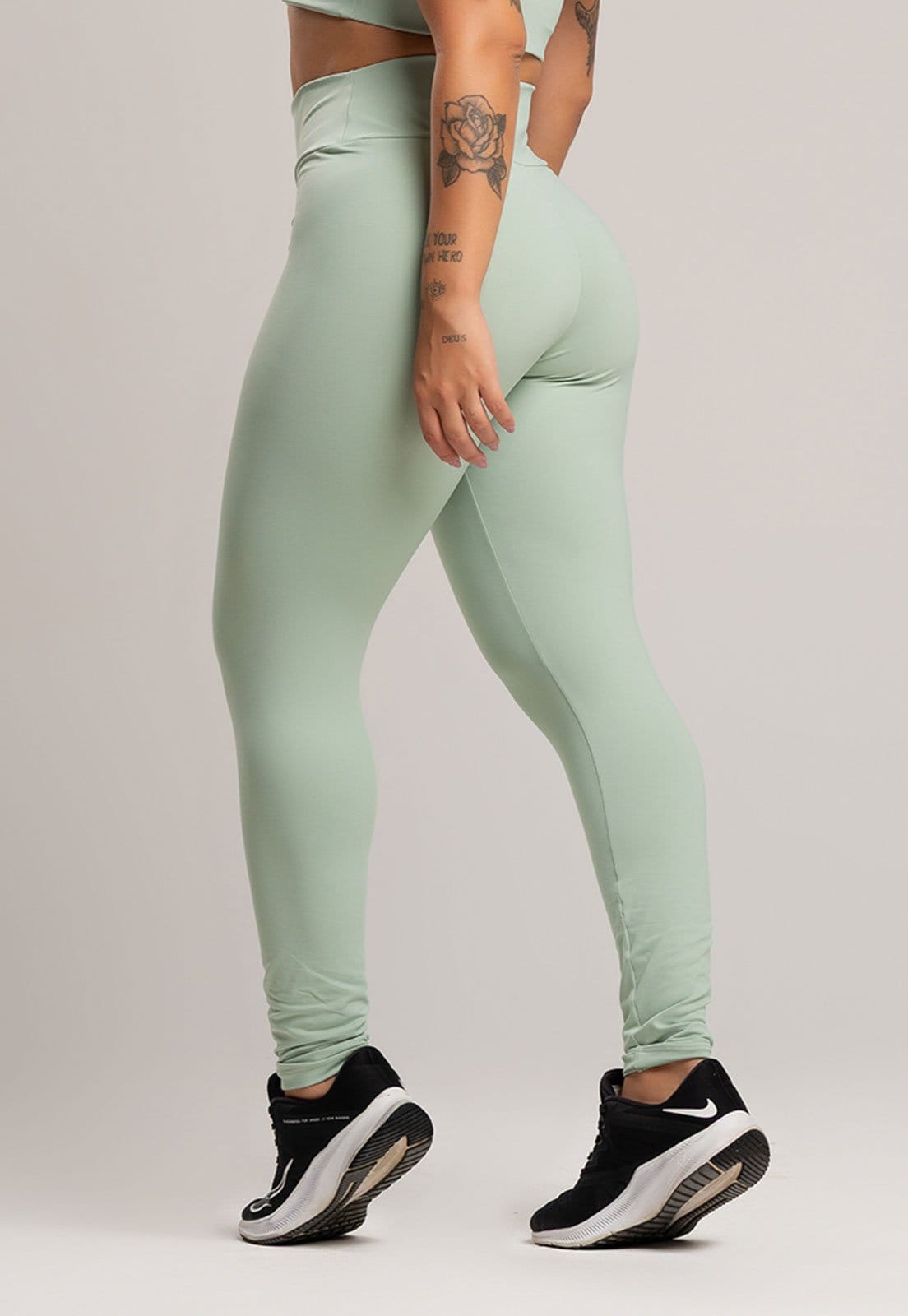 Vista 2 Calça MVB Modas Legging Cintura Alta Poliamida Pistache Mvb Modas verde/verde oliva