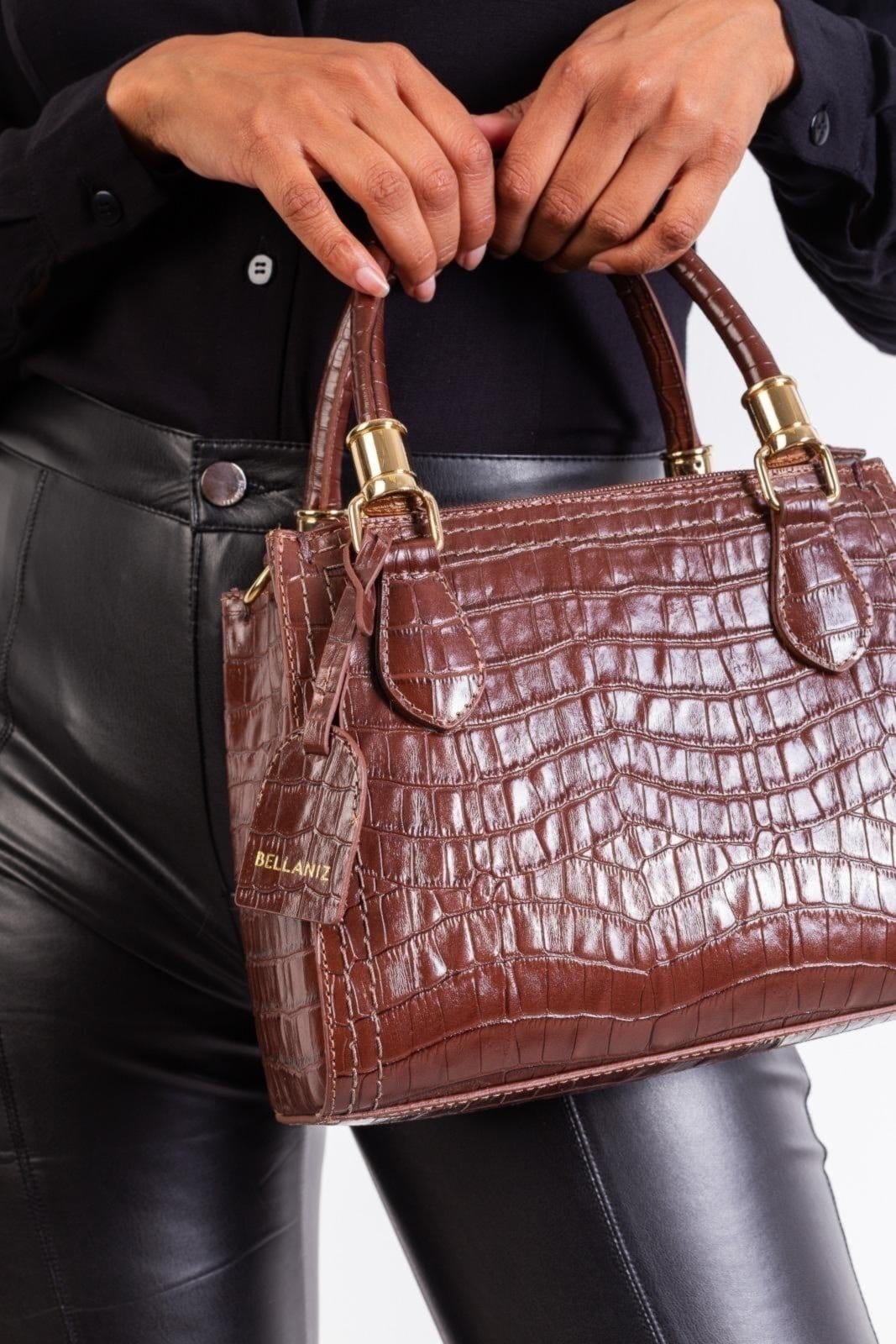 Vista 2 Bolsa Bellaniz Baú De Couro Croco Andressa - Café Bellaniz caramelo